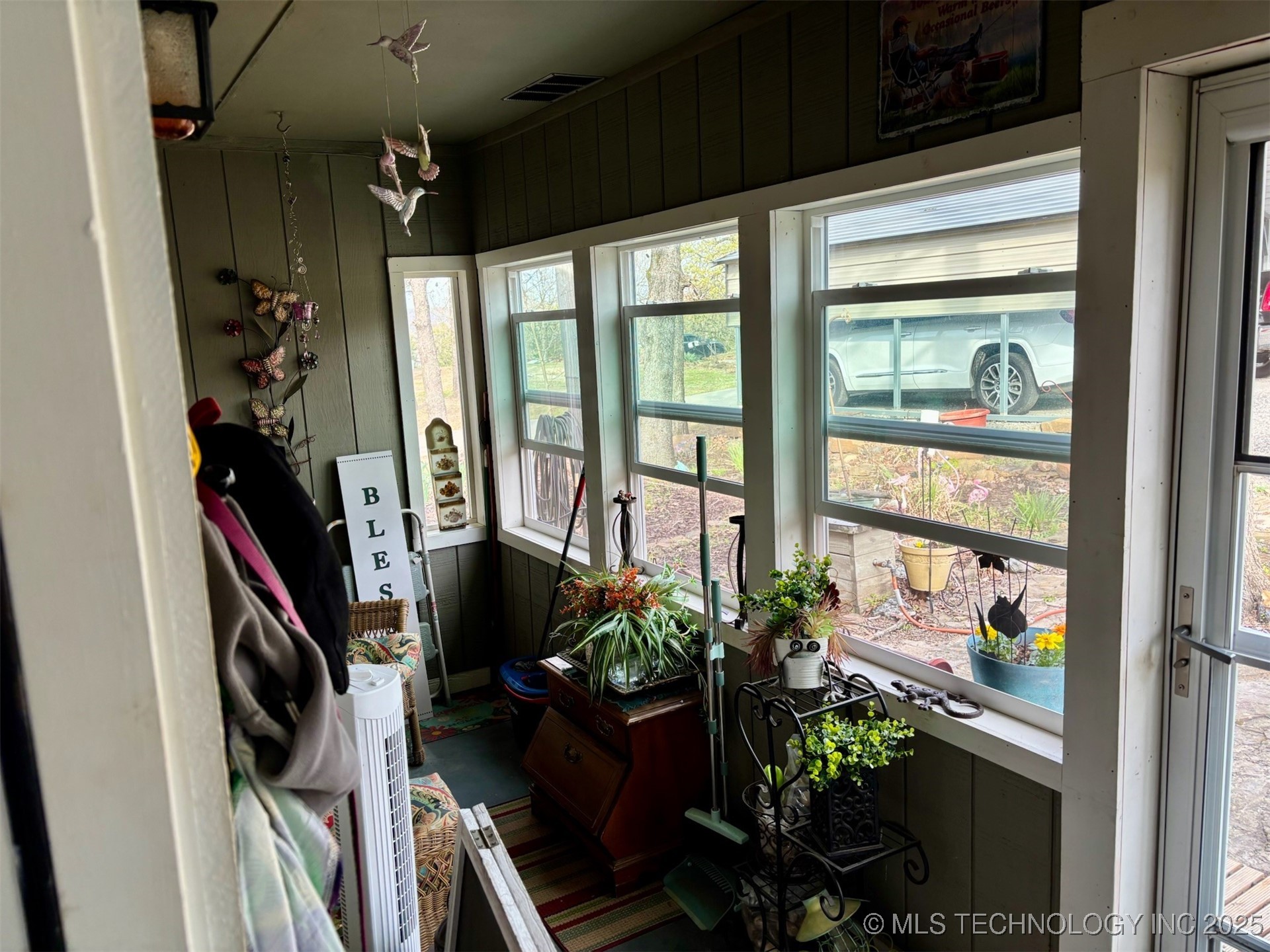 353 Council Tree Drive Property Photo 7