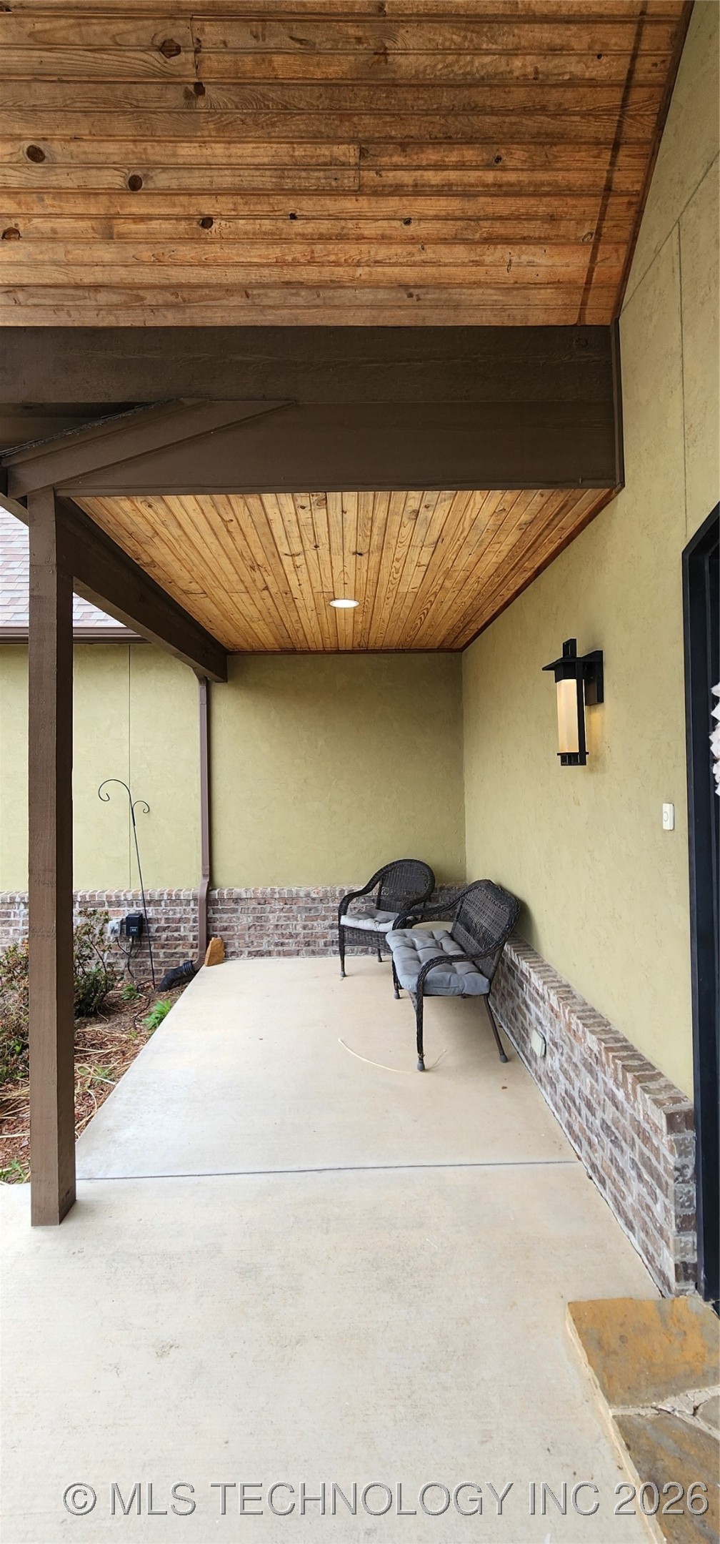 17078 S 11th West Avenue Property Photo 2