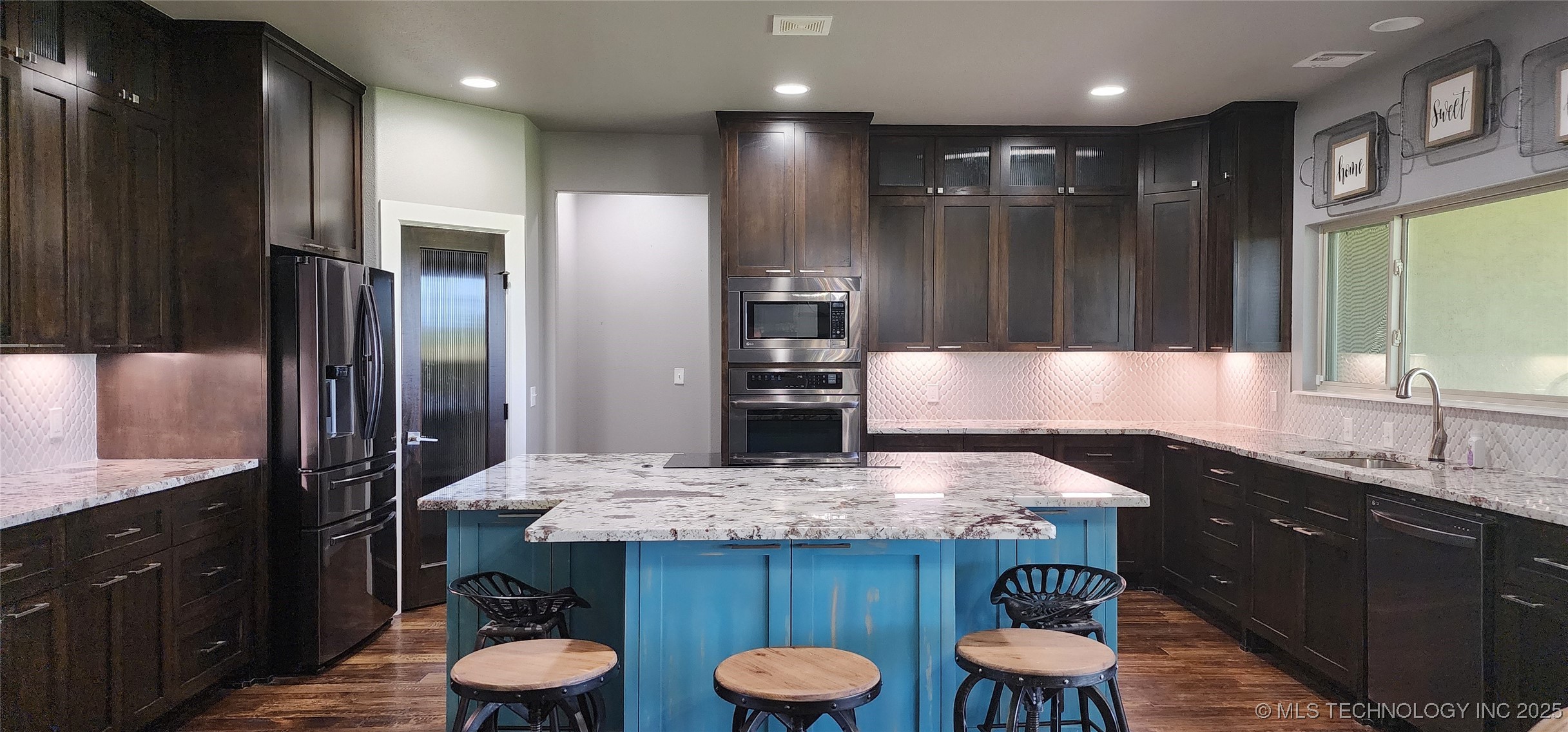 17078 S 11th West Avenue Property Photo 9