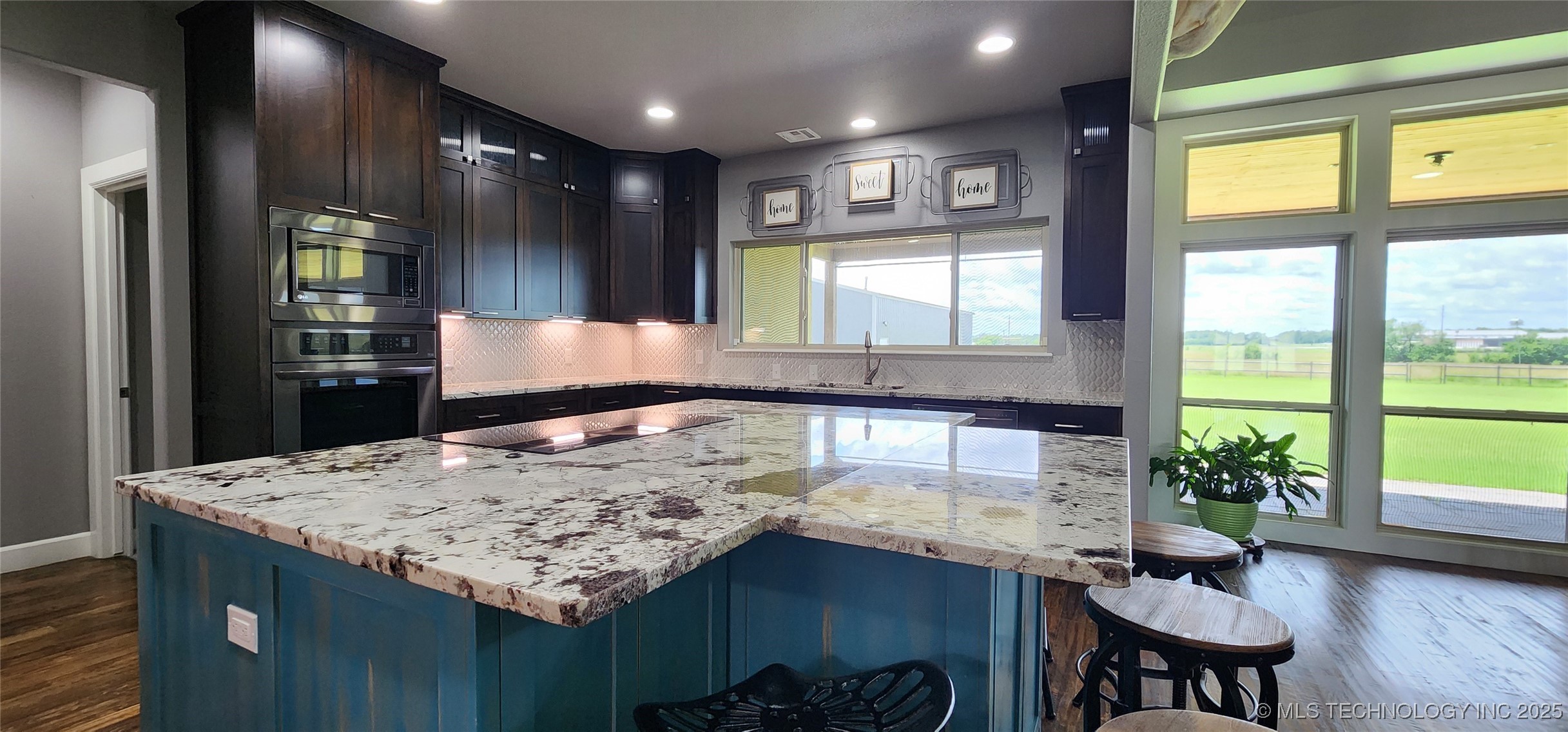 17078 S 11th West Avenue Property Photo 12