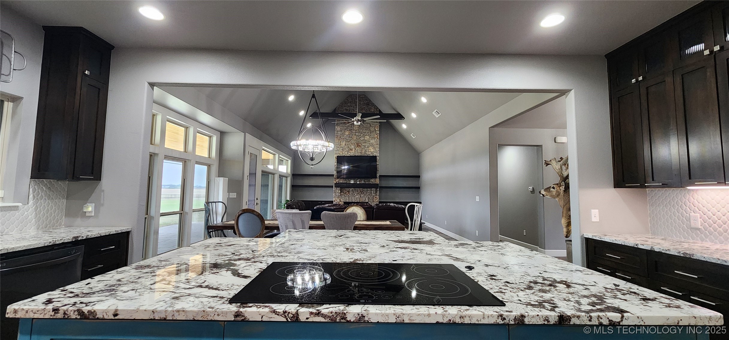 17078 S 11th West Avenue Property Photo 17