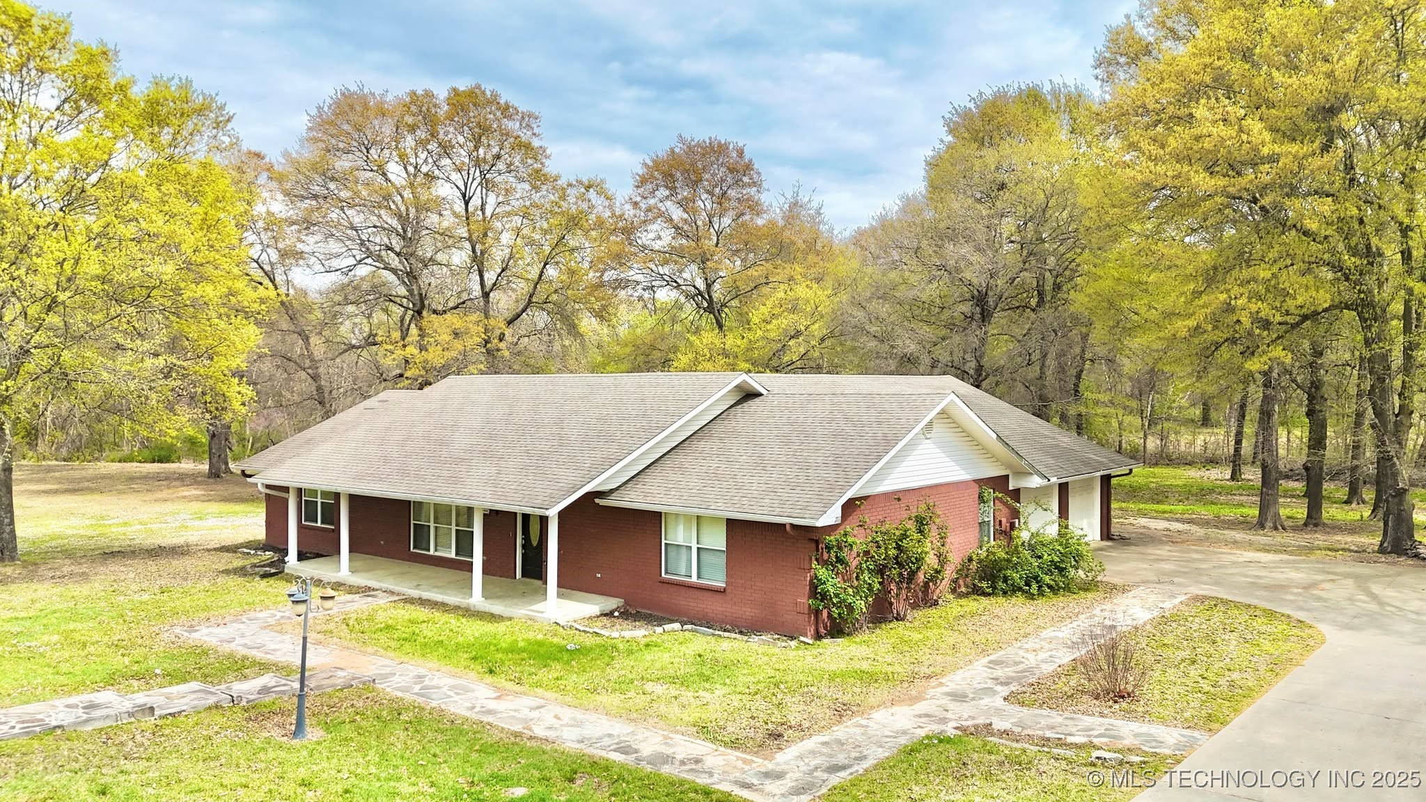 1401 Country Ridge Drive Property Photo 2