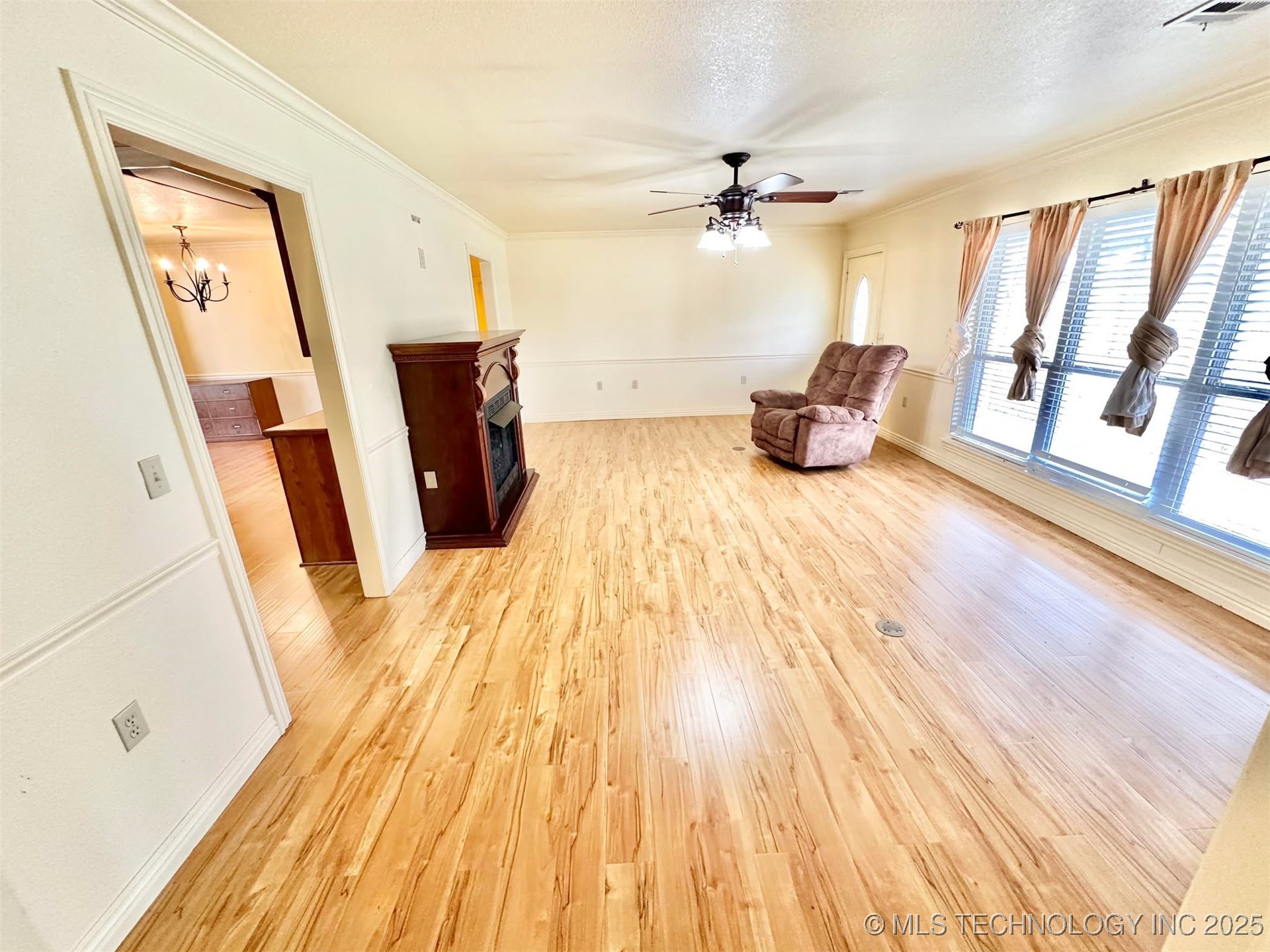 1401 Country Ridge Drive Property Photo 5