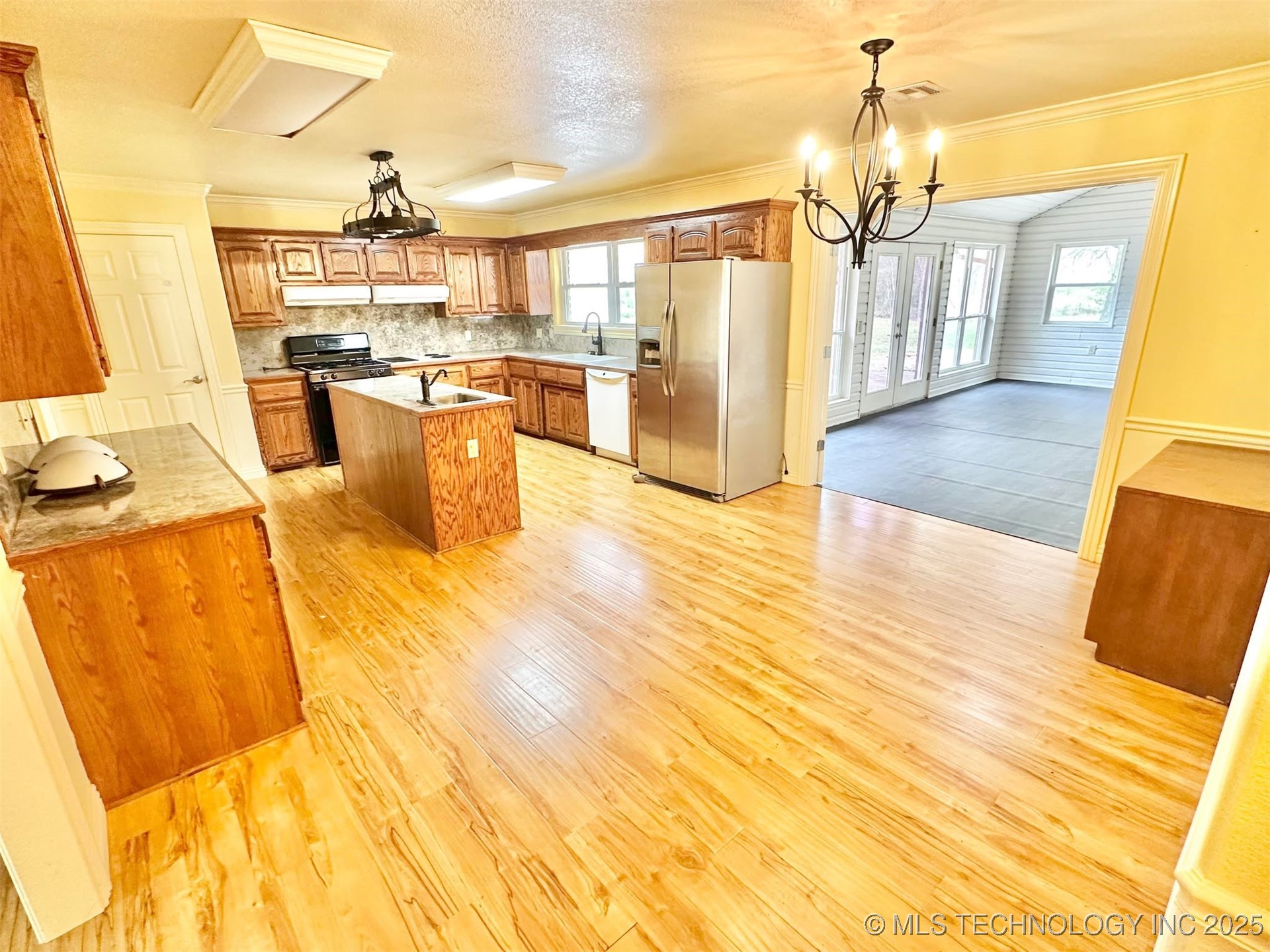 1401 Country Ridge Drive Property Photo 8