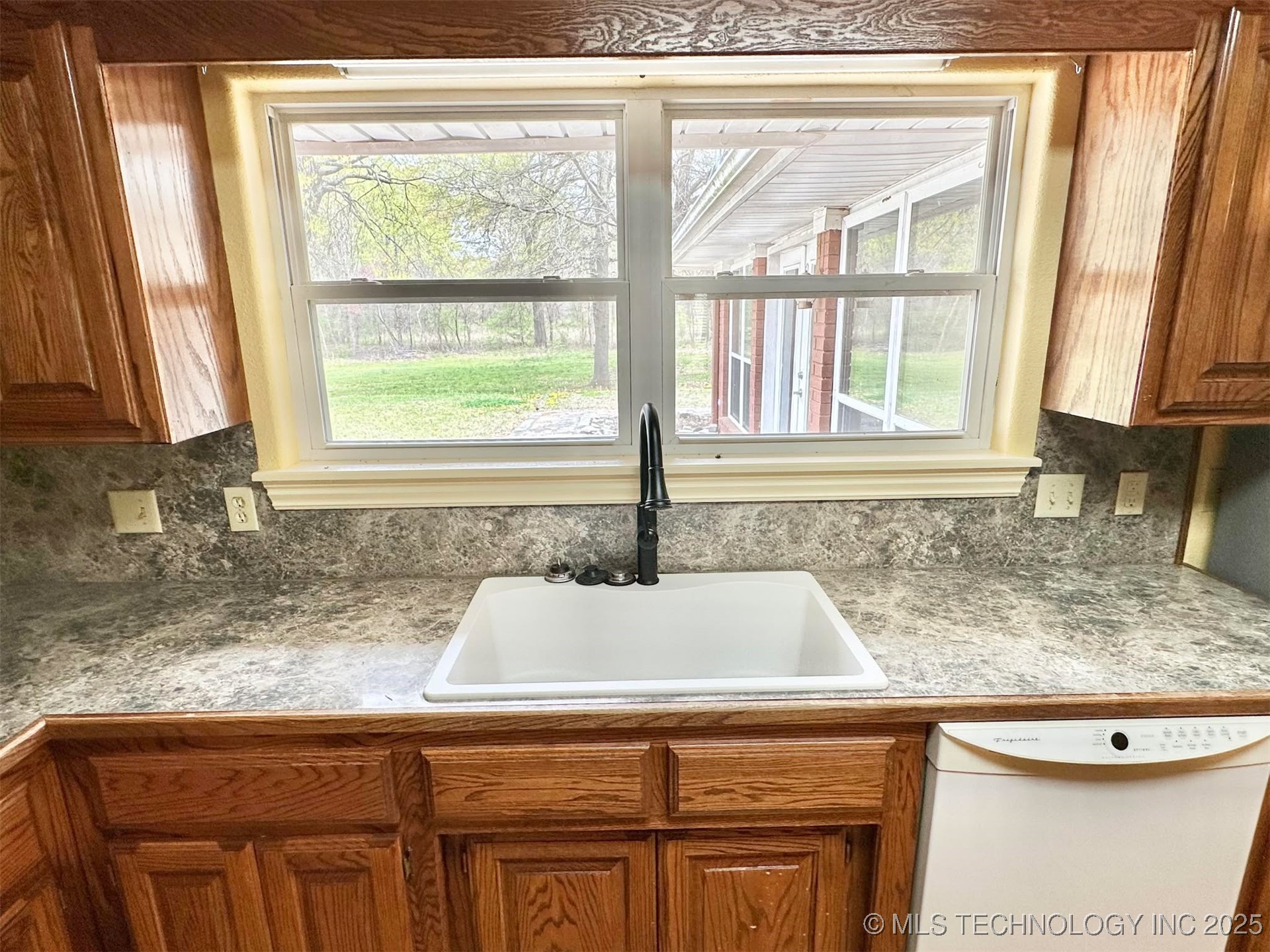 1401 Country Ridge Drive Property Photo 10