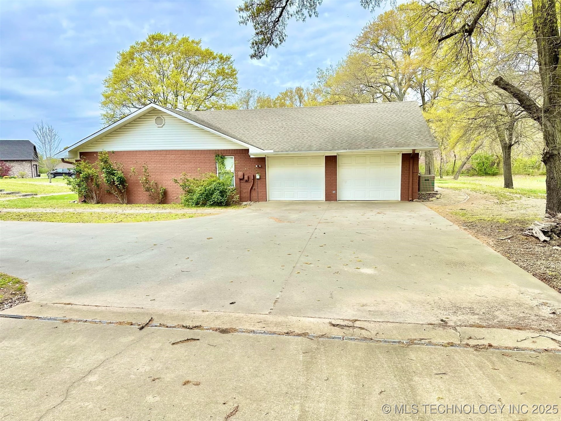 1401 Country Ridge Drive Property Photo 33