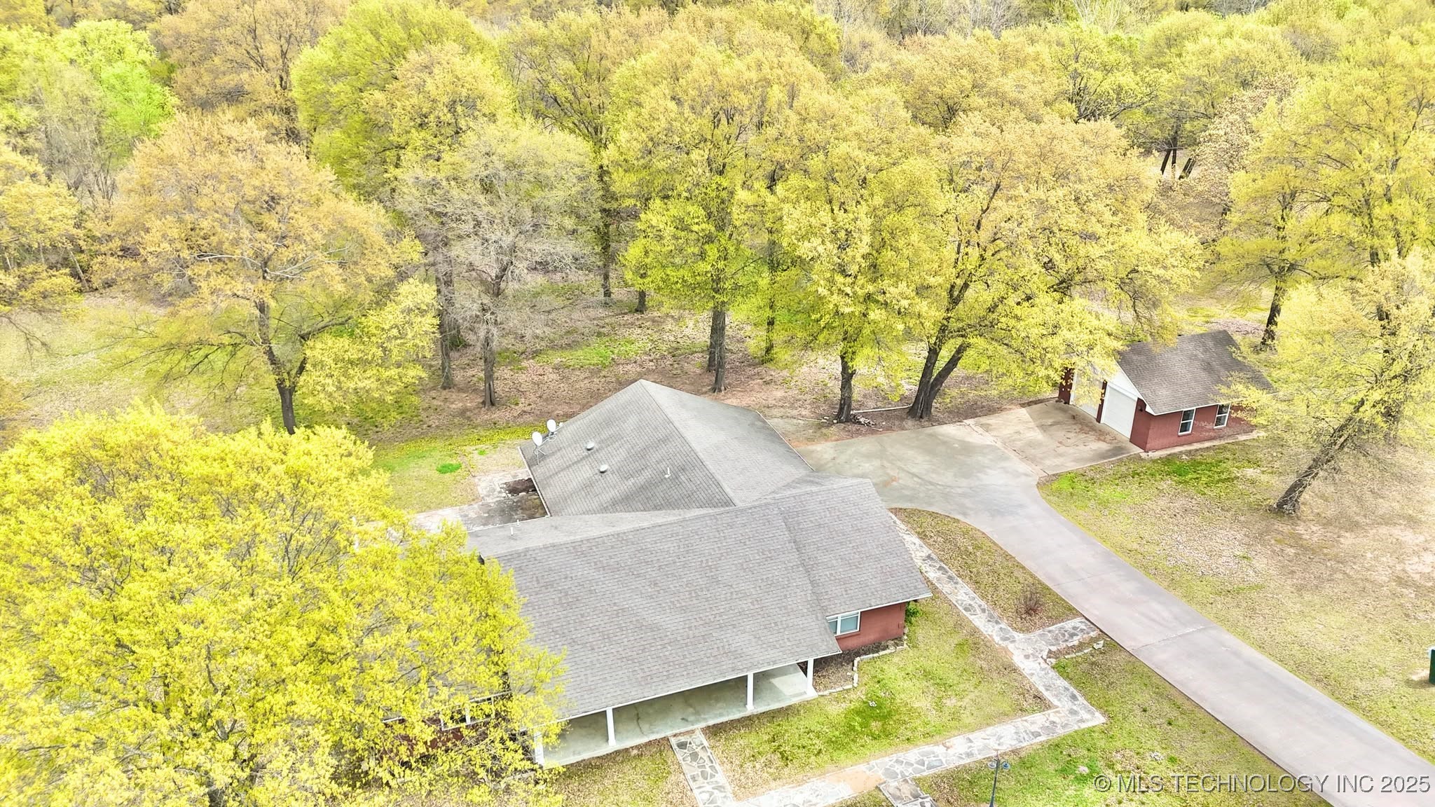 1401 Country Ridge Drive Property Photo 35