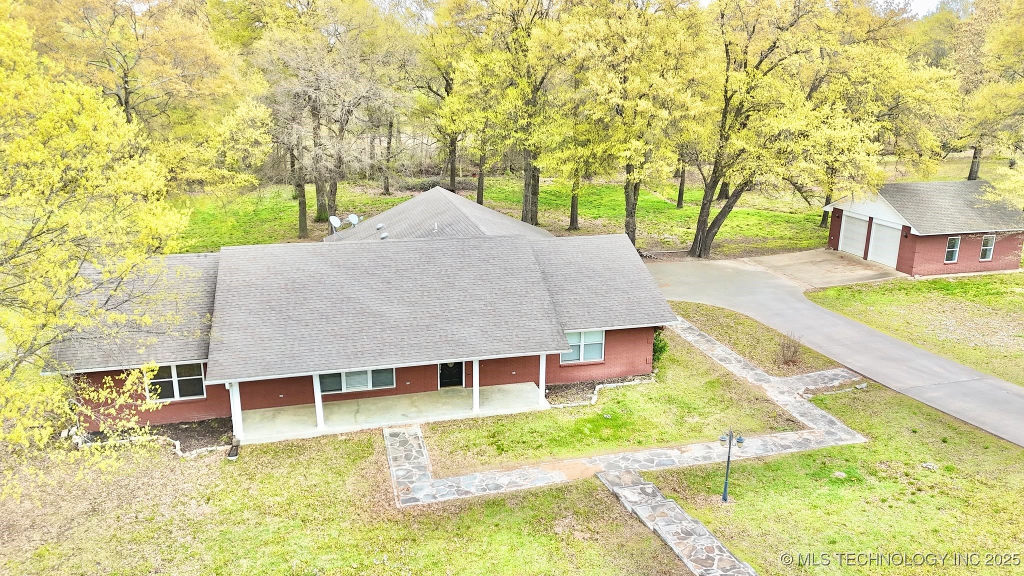 1401 Country Ridge Drive Property Photo 37