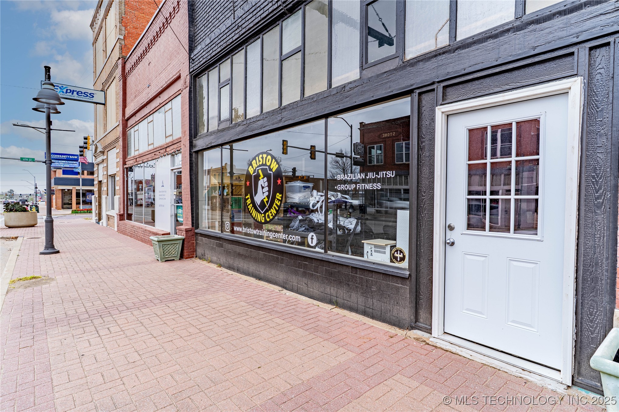 106 N Main Street Property Photo 2