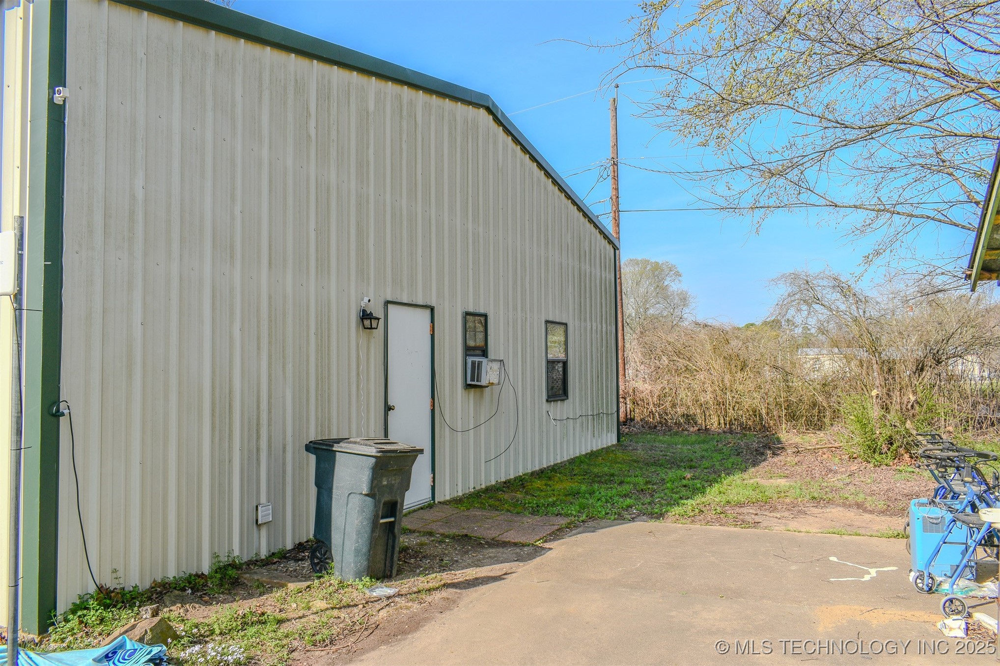 108 Sw I Street Property Photo 16