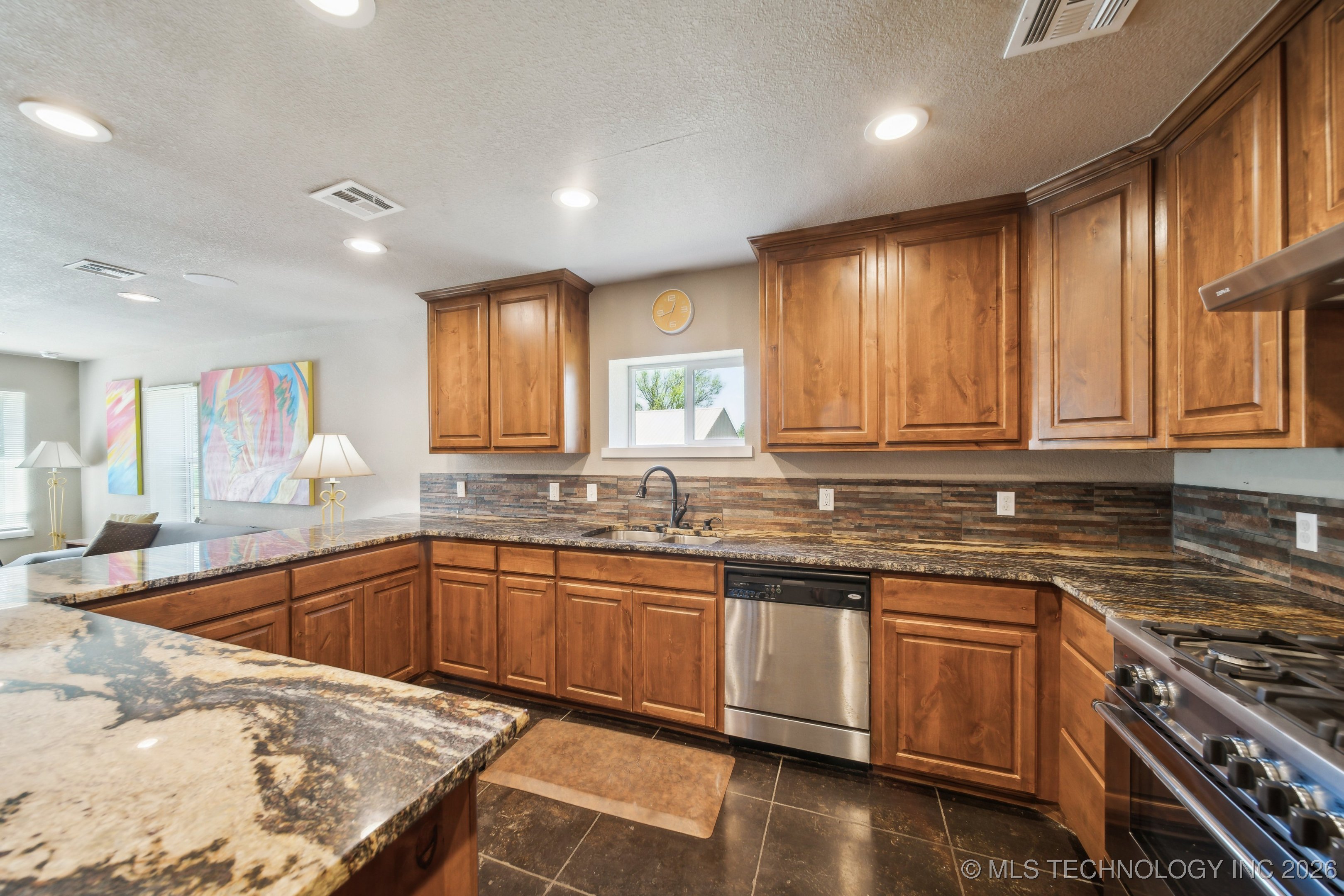 16042 S 97th West Avenue Property Photo 9