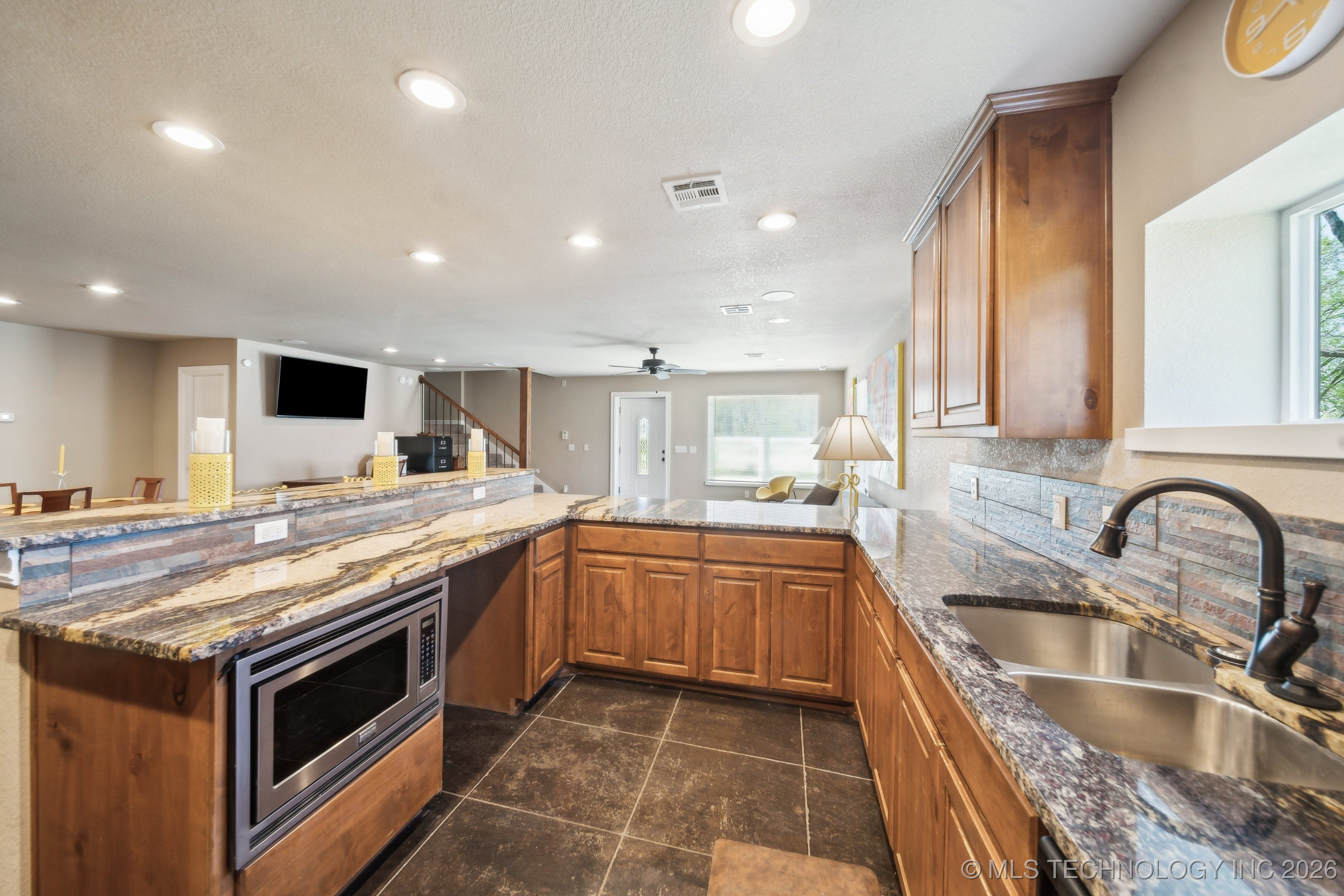 16042 S 97th West Avenue Property Photo 10