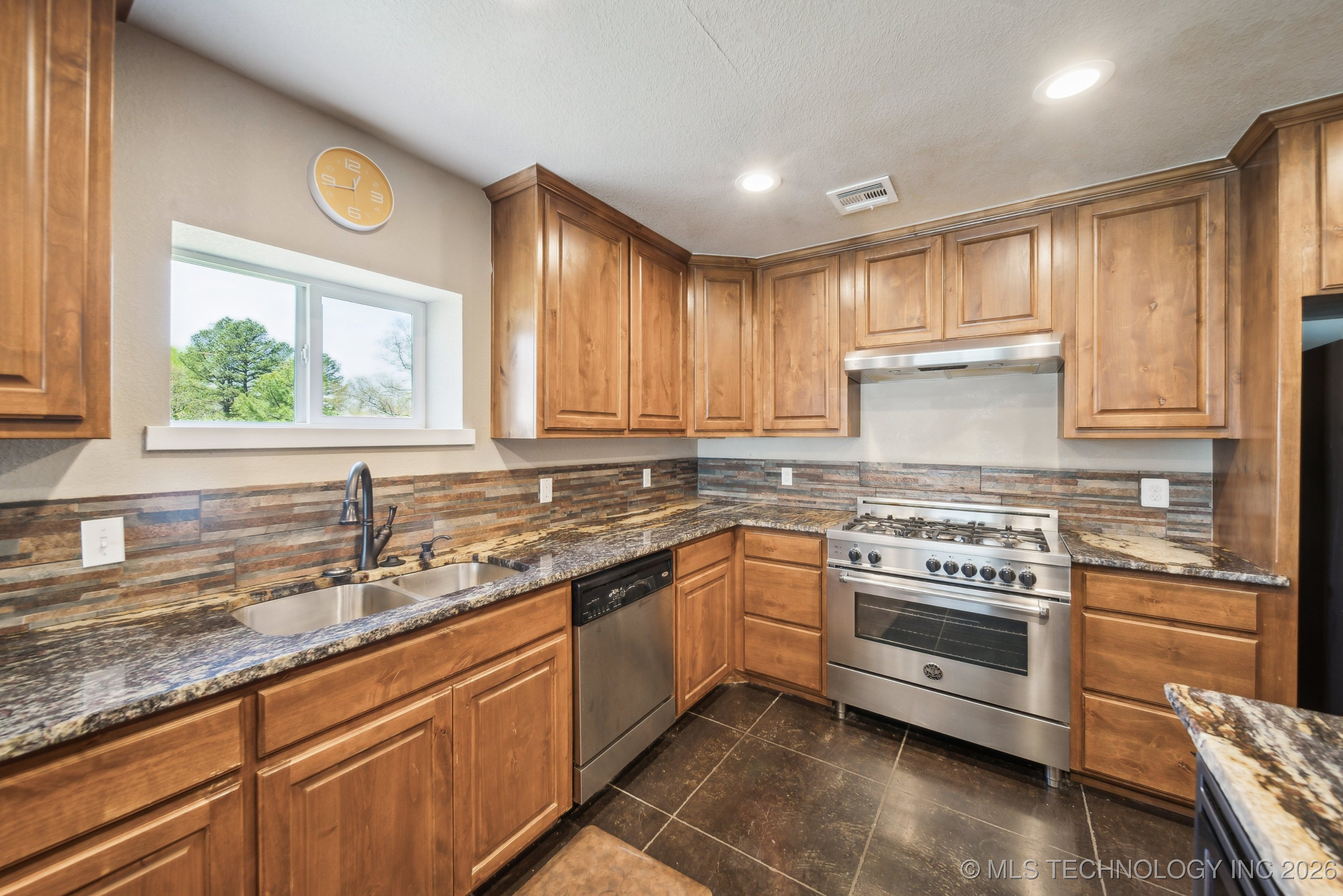 16042 S 97th West Avenue Property Photo 12