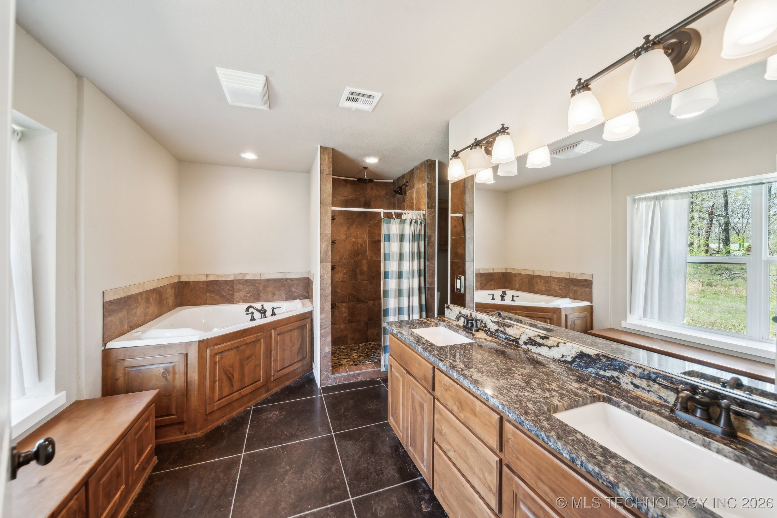 16042 S 97th West Avenue Property Photo 15