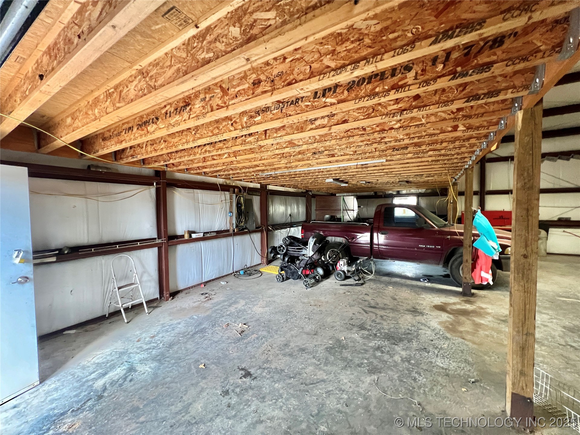 22231 E 843 Road Property Photo 5