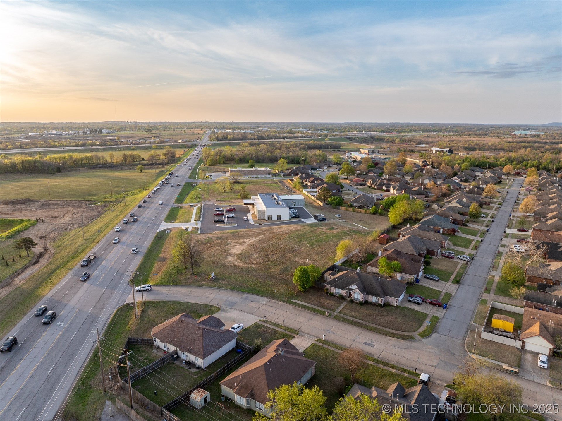 1 E Hwy 51 Property Photo 4