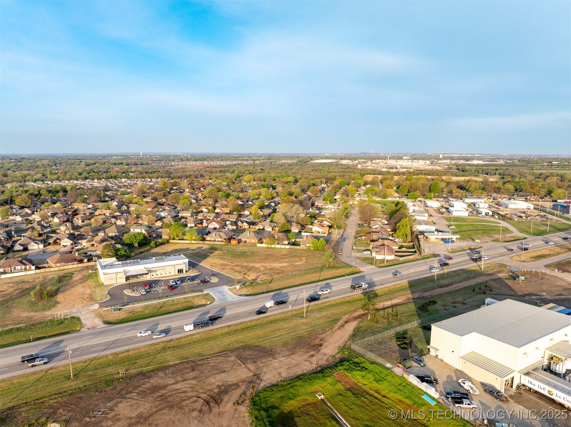 1 E Hwy 51 Property Photo 5