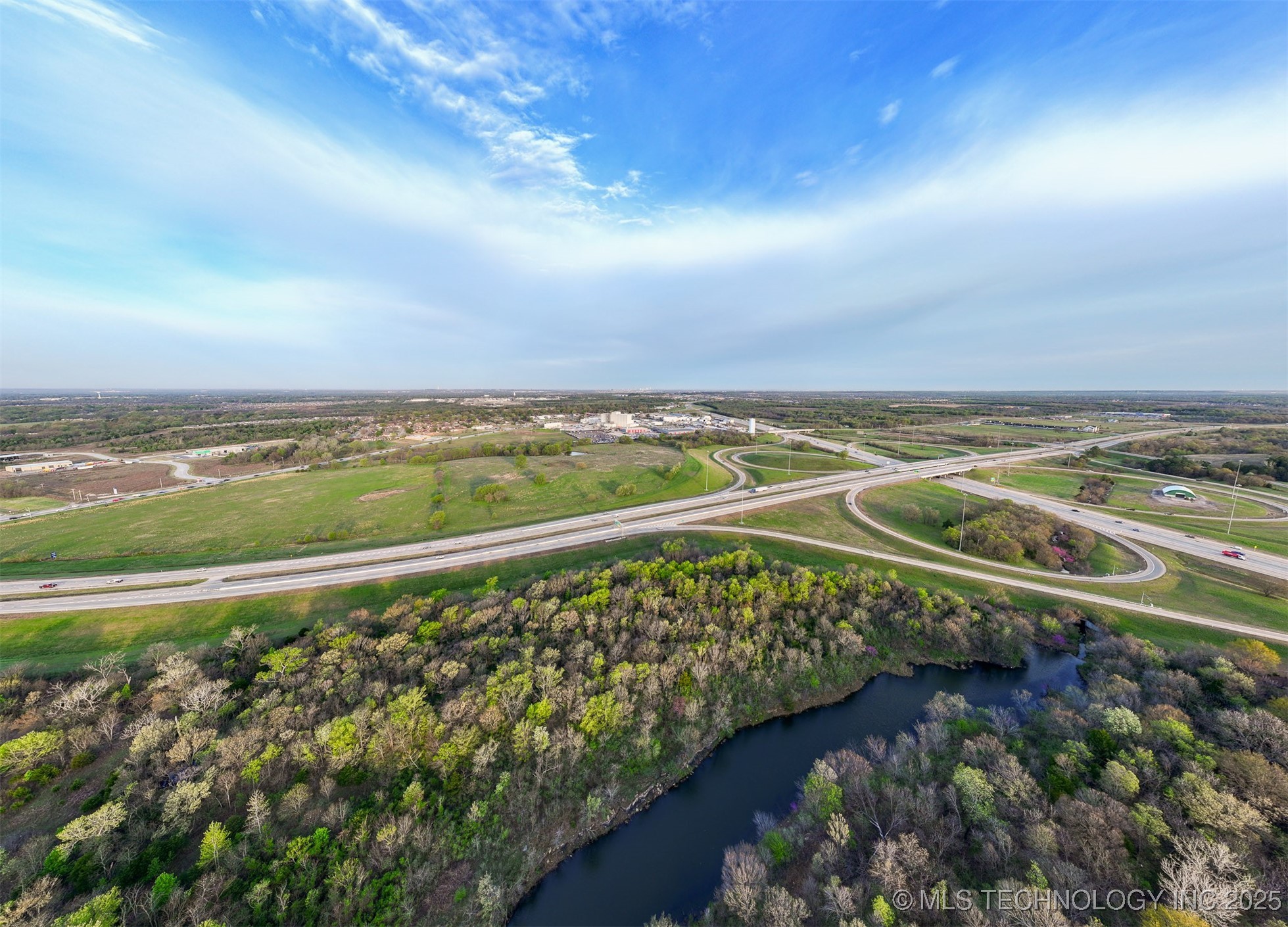 1 E Hwy 51 Property Photo 25