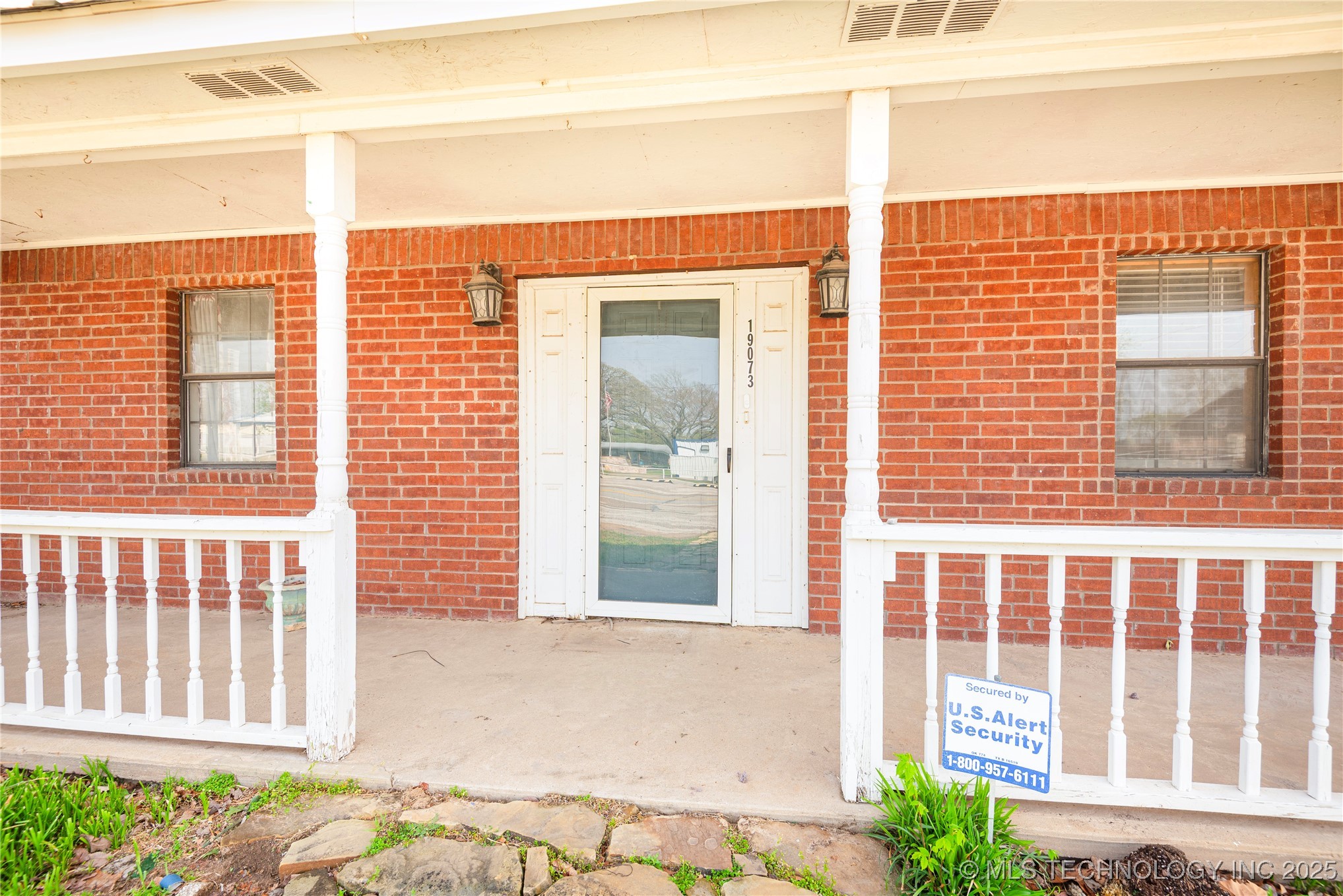 19073 Us Highway 77 Property Photo 2