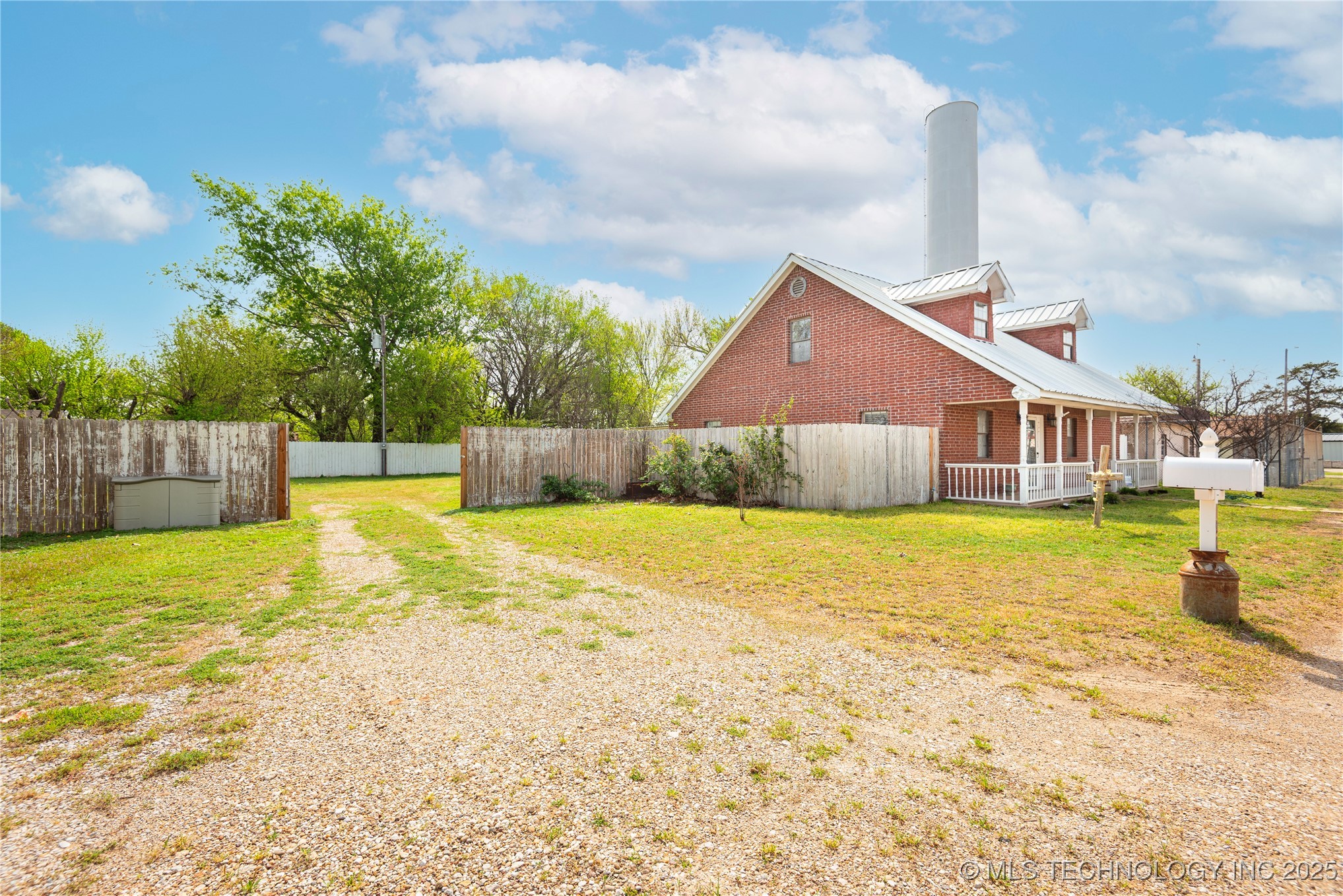 19073 Us Highway 77 Property Photo 5