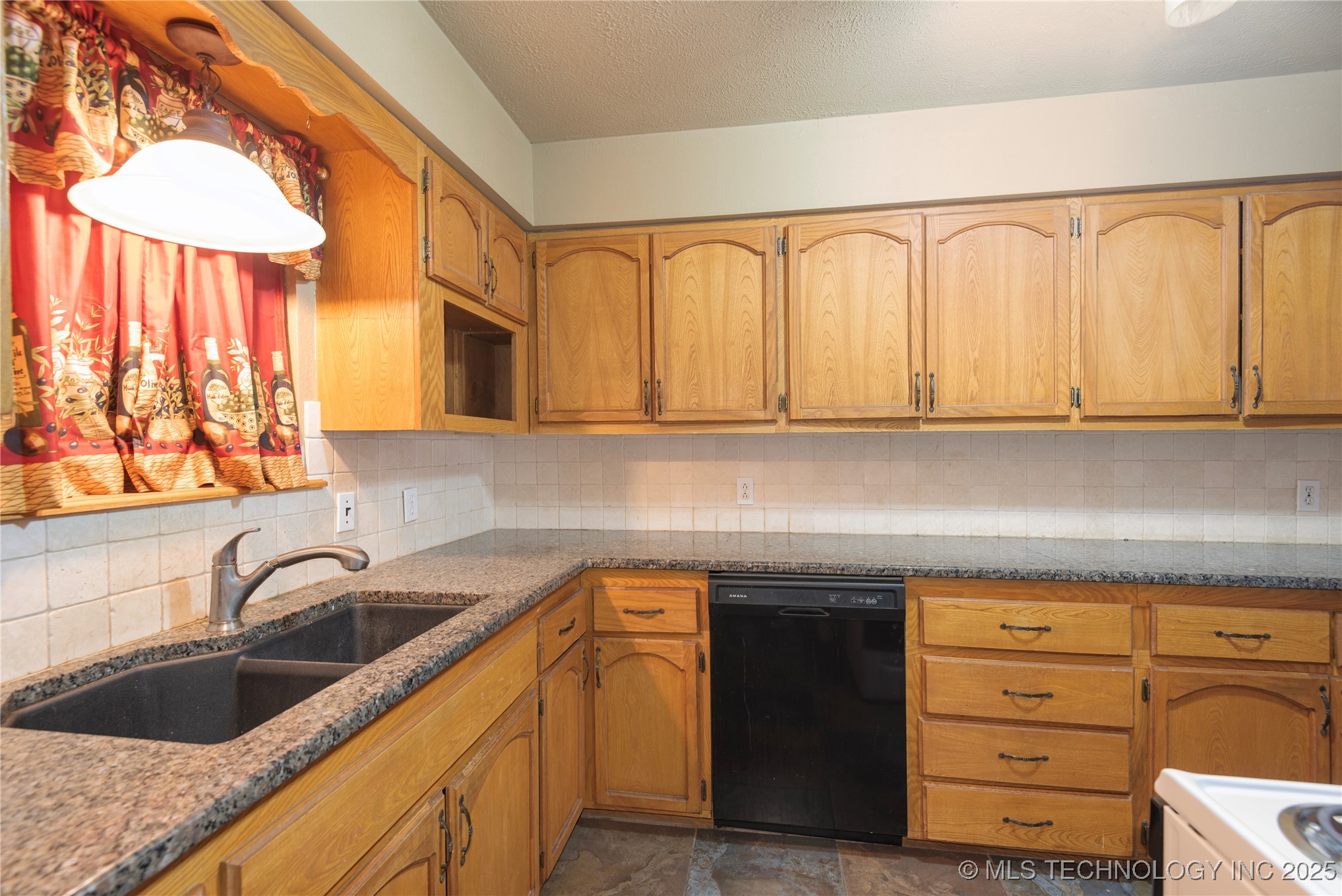 19073 Us Highway 77 Property Photo 6