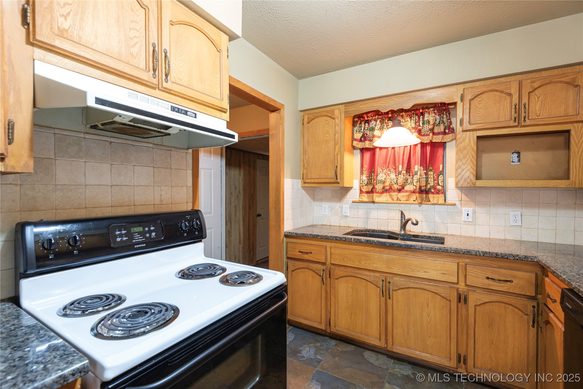 19073 Us Highway 77 Property Photo 7