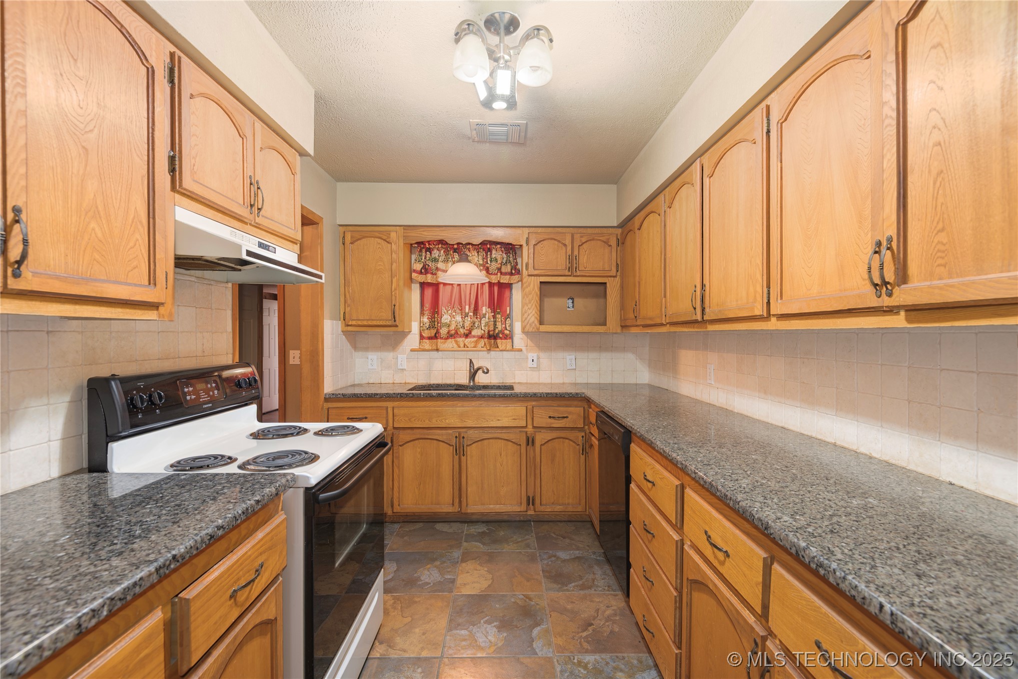 19073 Us Highway 77 Property Photo 8