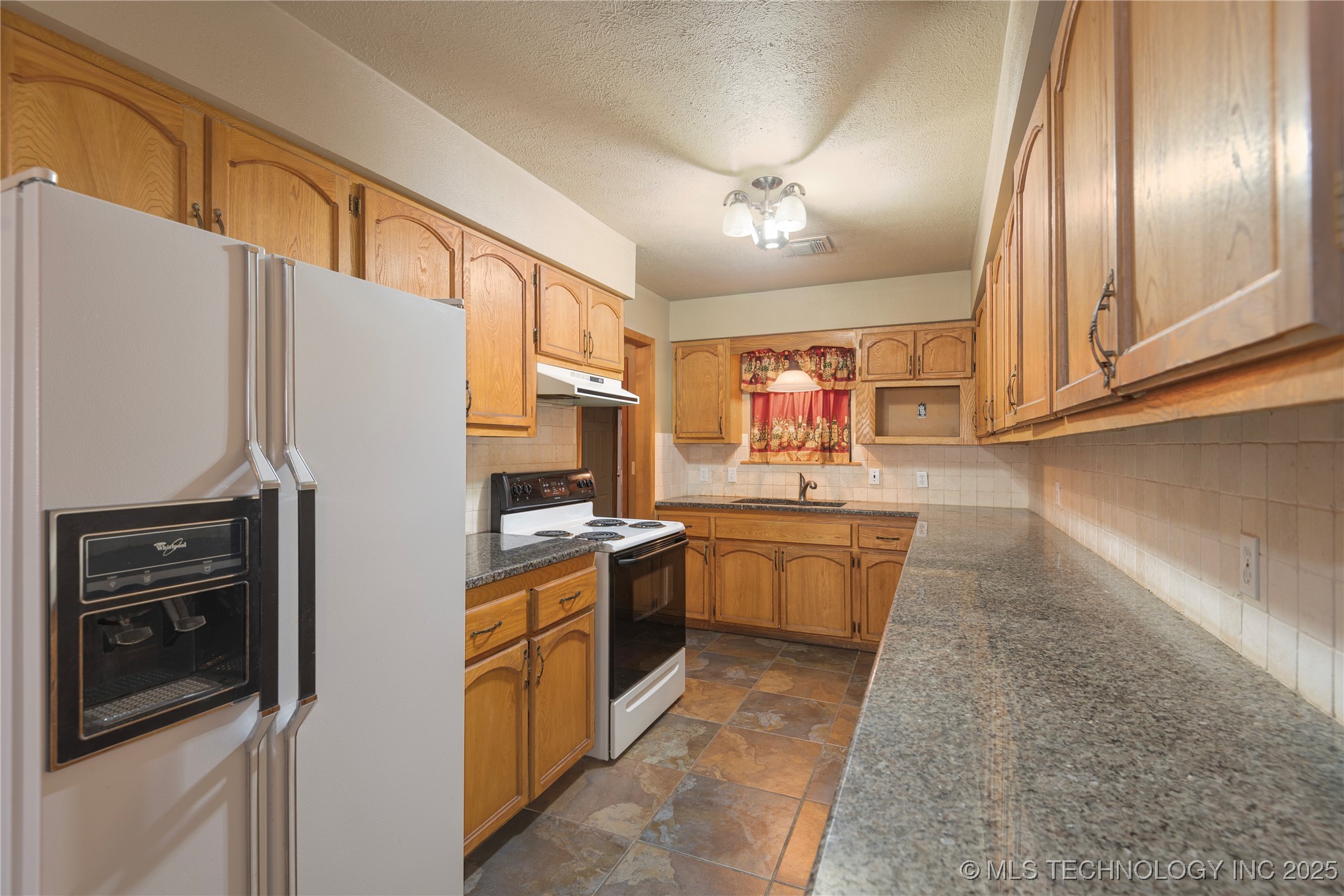 19073 Us Highway 77 Property Photo 9