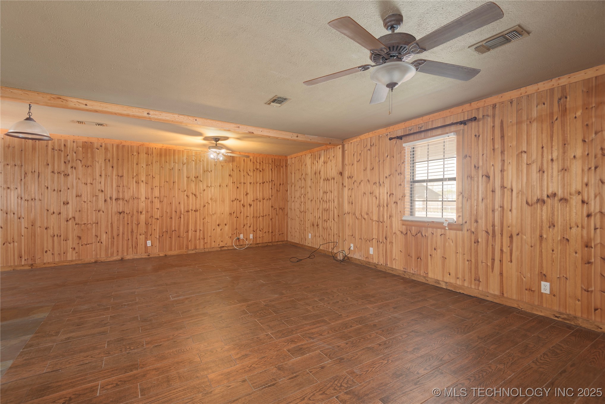 19073 Us Highway 77 Property Photo 13