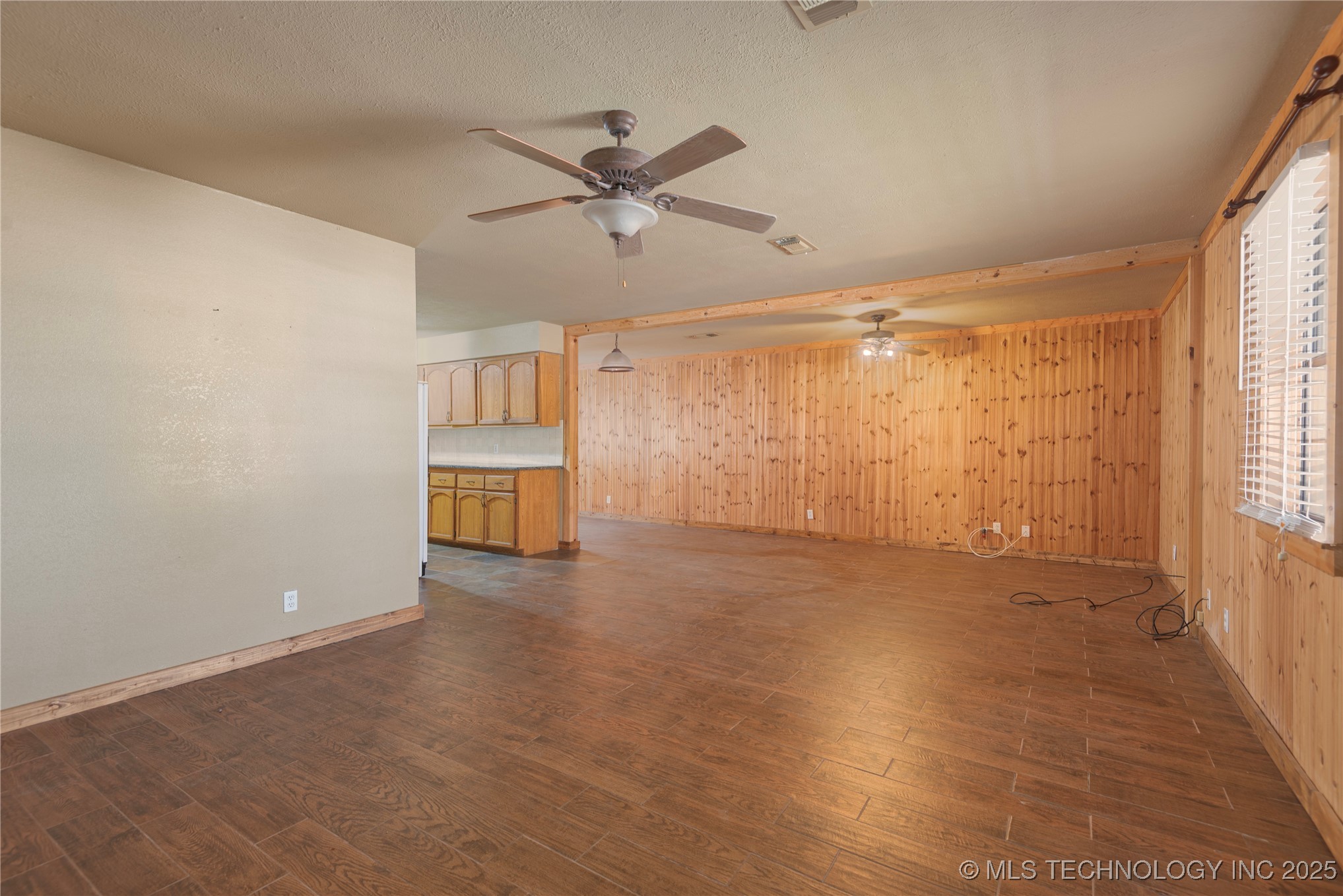 19073 Us Highway 77 Property Photo 14