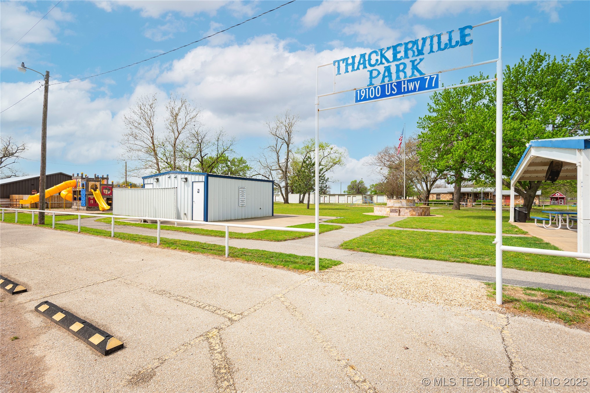 19073 Us Highway 77 Property Photo 32