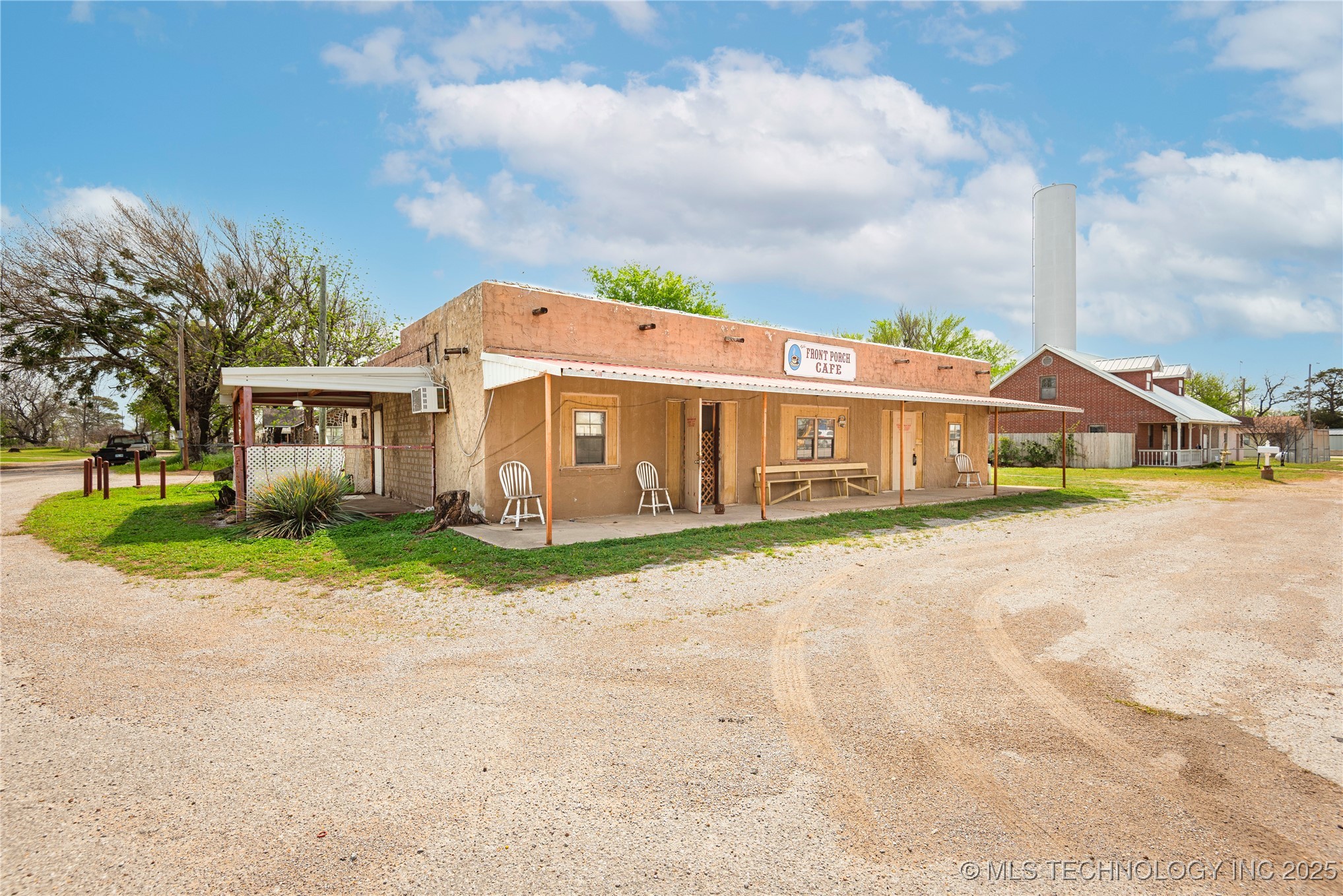 19057 Us Highway 77 Property Photo 2