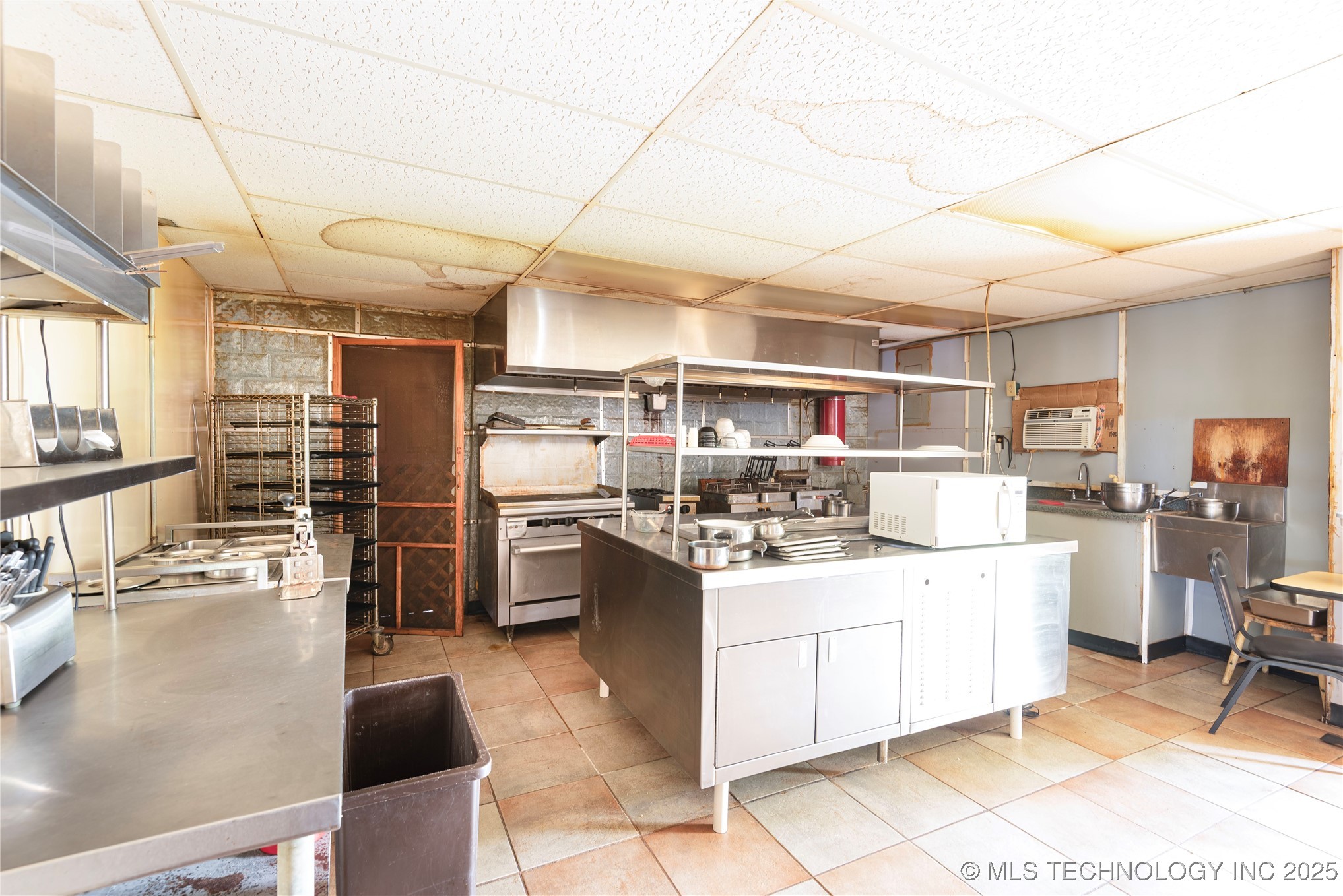 19057 Us Highway 77 Property Photo 4