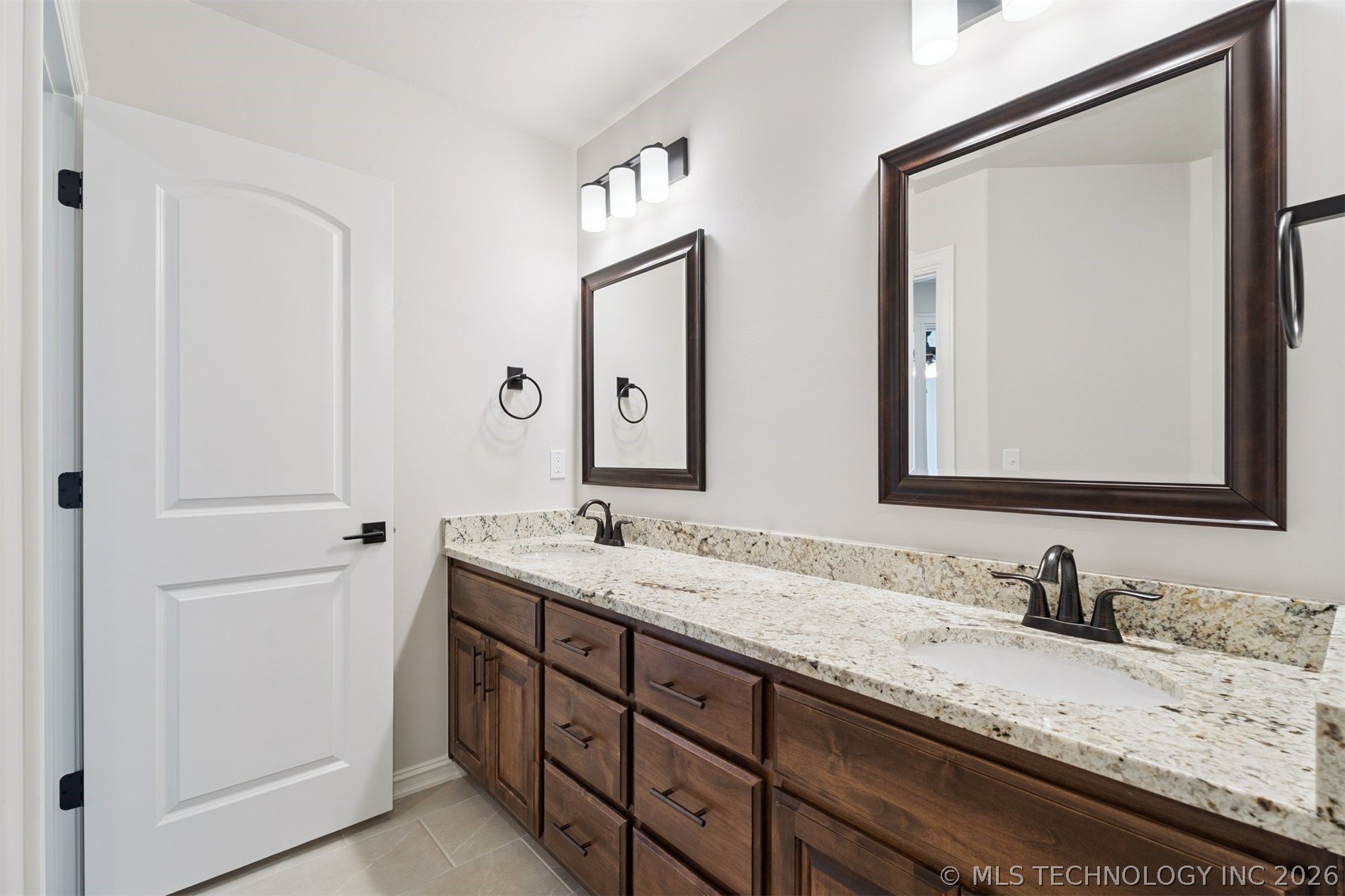 17552 S 52nd East Avenue Property Photo 57