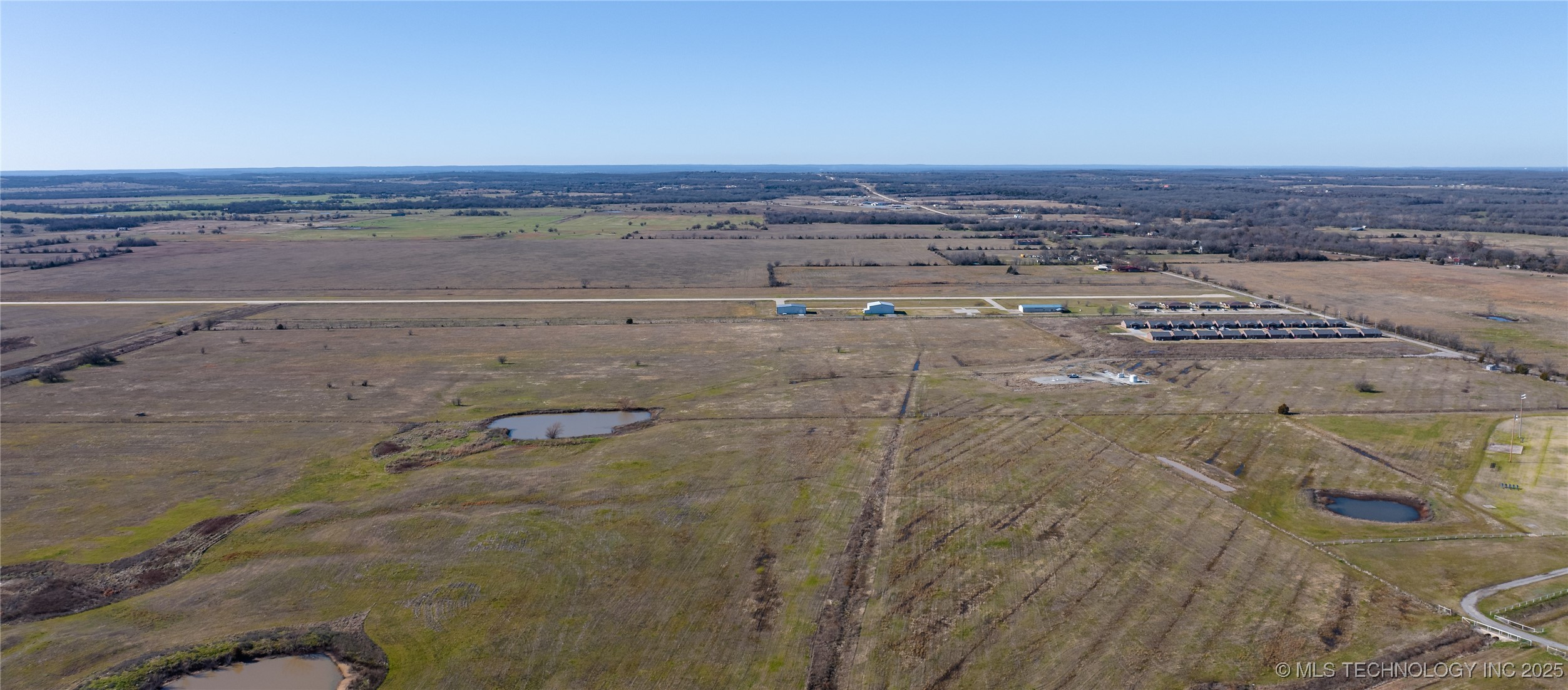 Cedar Way Property Photo 4