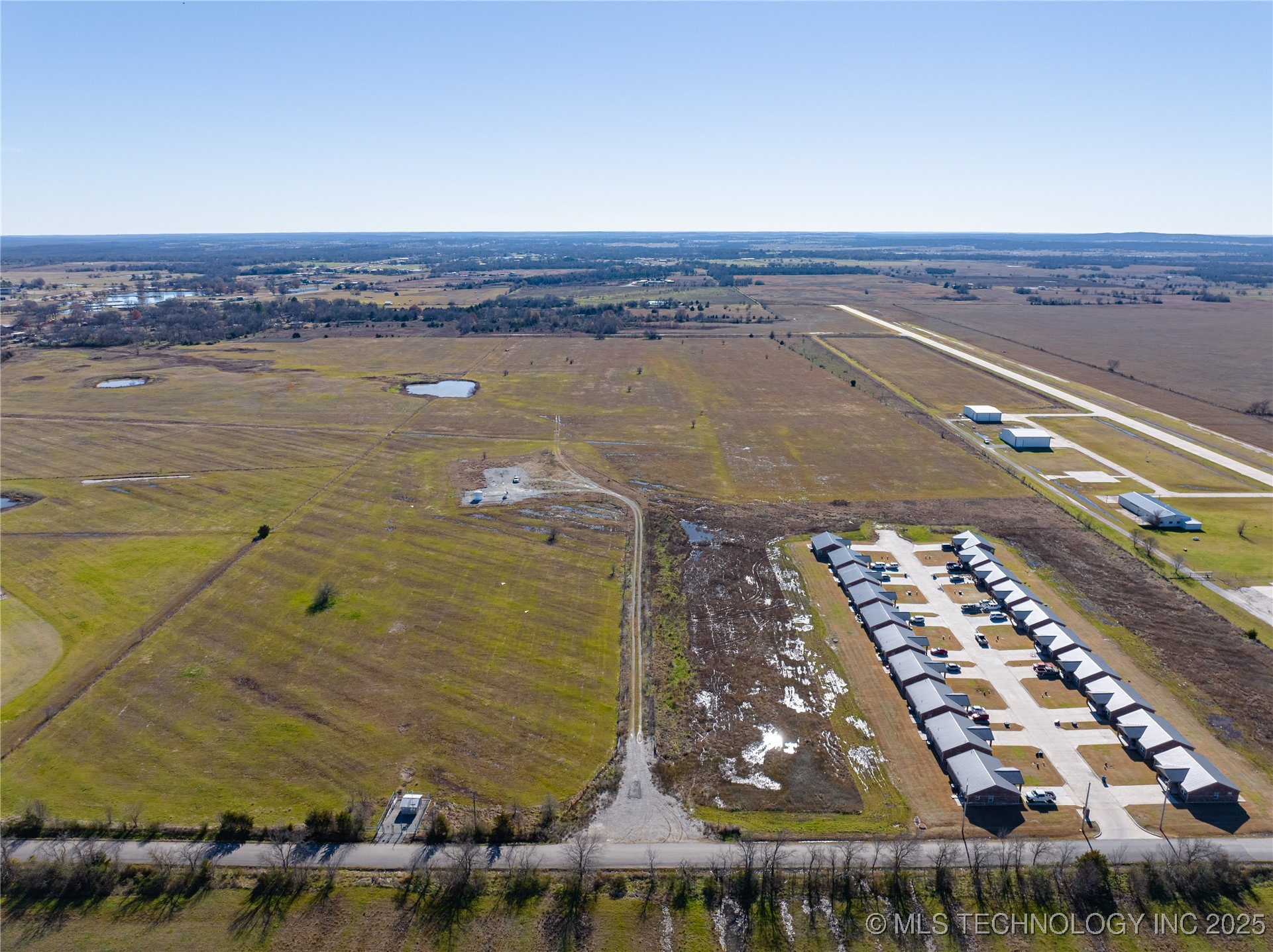 Cedar Way Property Photo 5