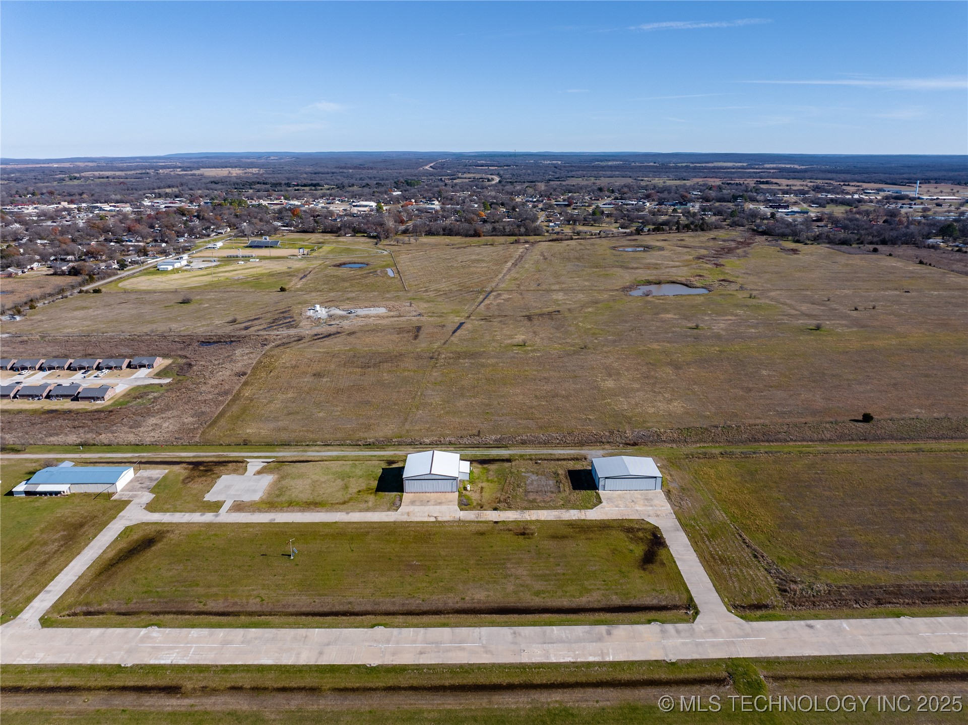 Cedar Way Property Photo 7