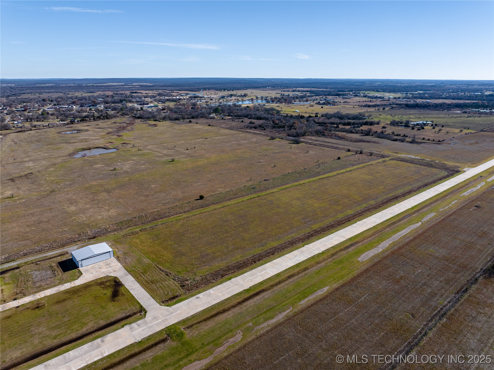 Cedar Way Property Photo 8