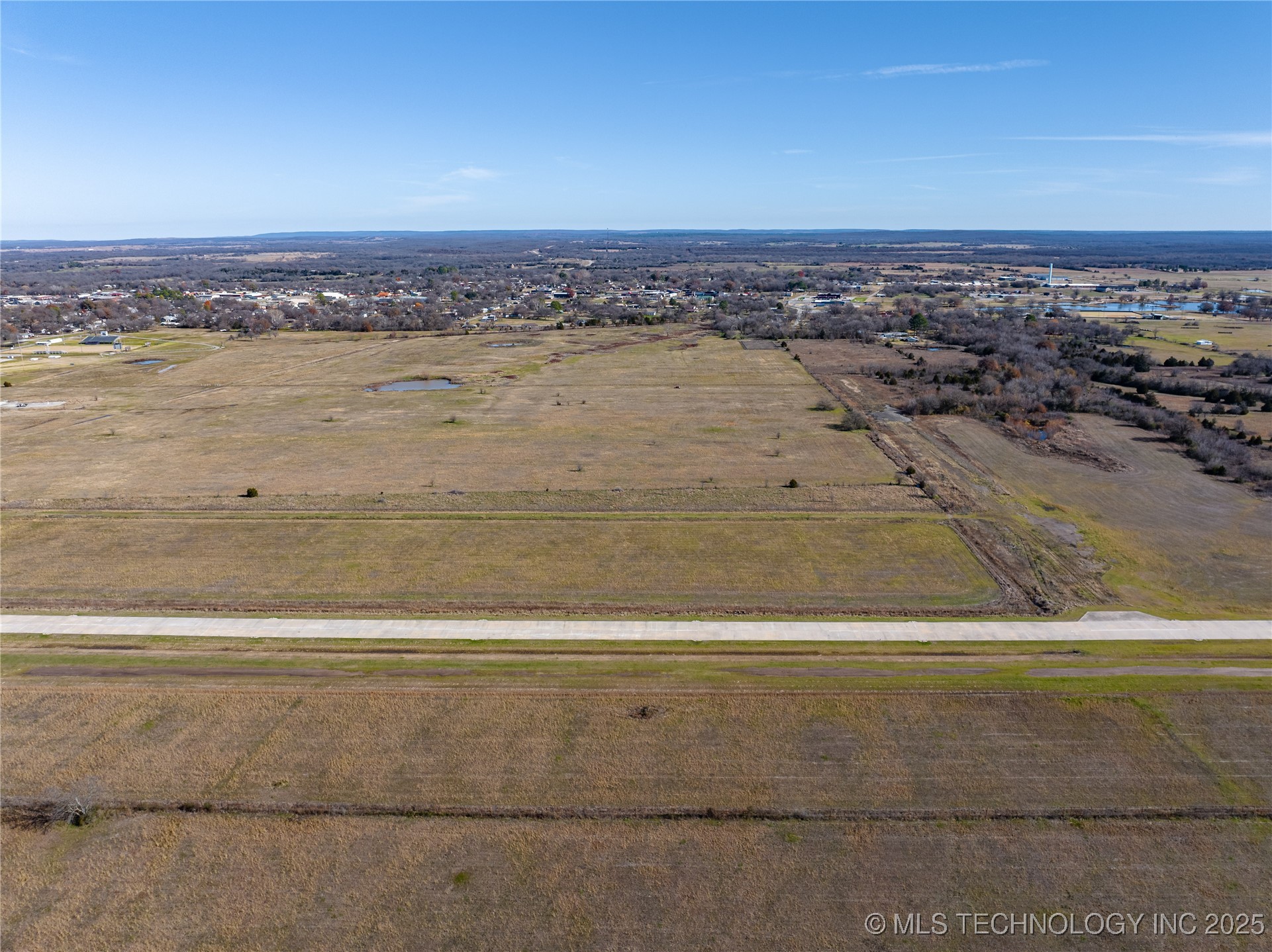 Cedar Way Property Photo 9