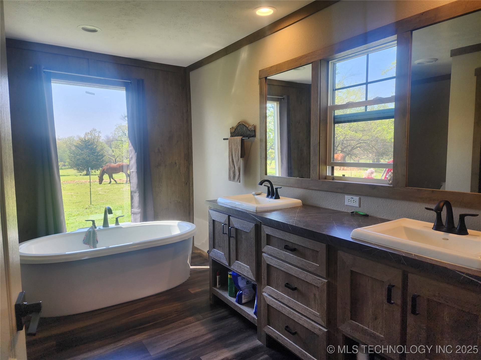 529 Sawbriar Property Photo 14