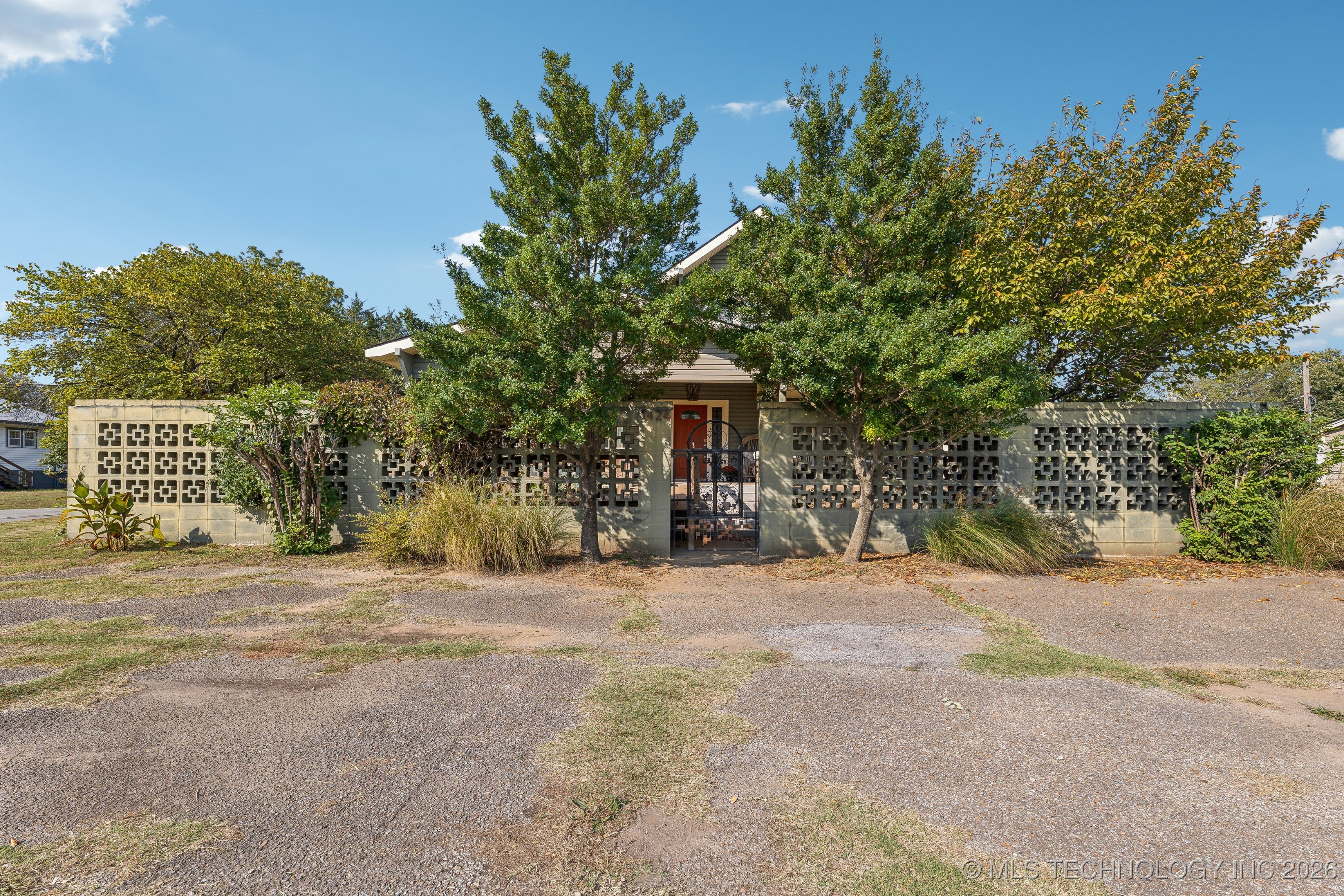 1424 S Main Street Property Photo 2