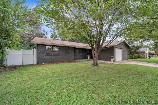 1217 E Hartford Street Property Photo 3