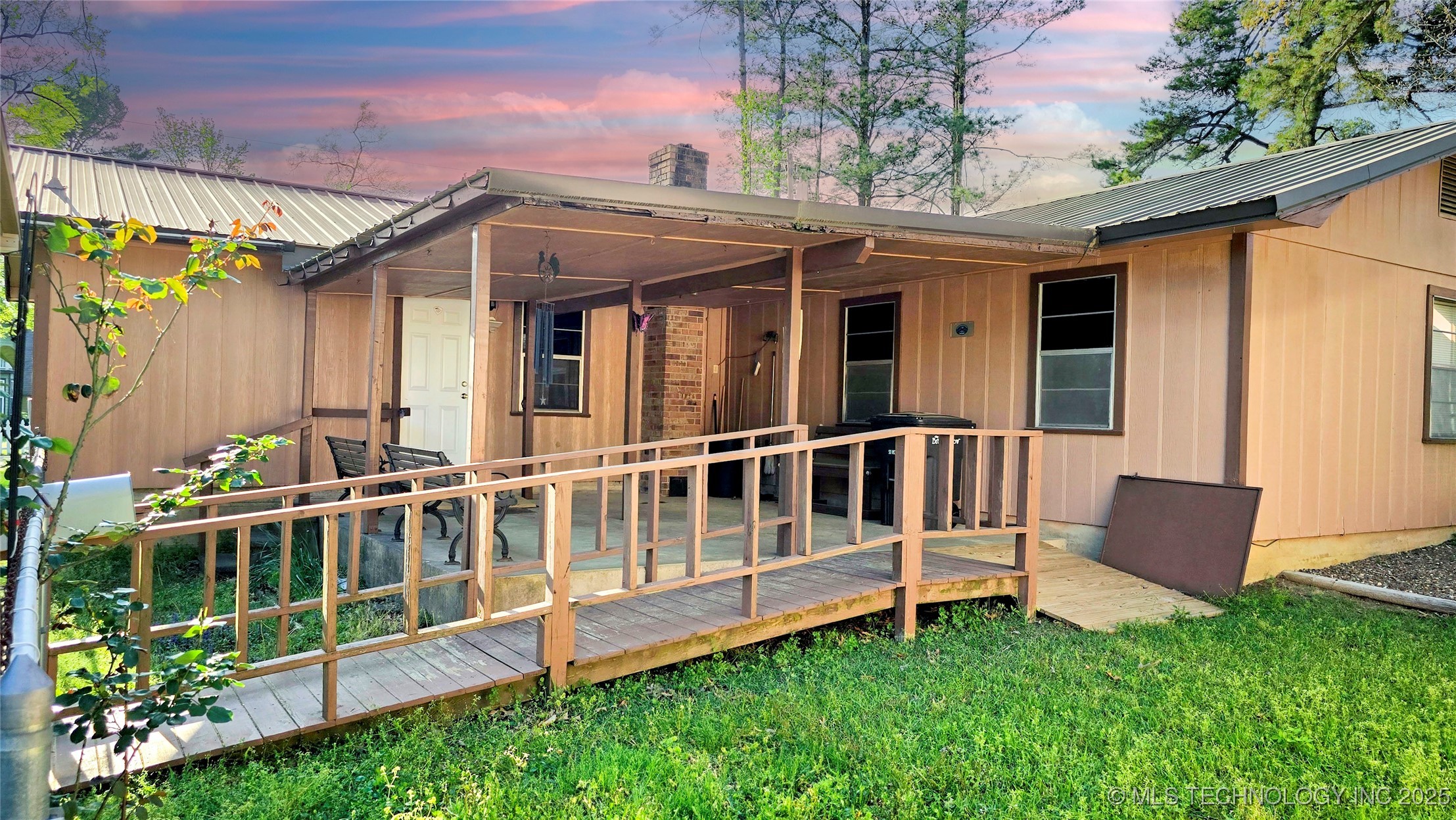 612 W Circle Drive Property Photo 1