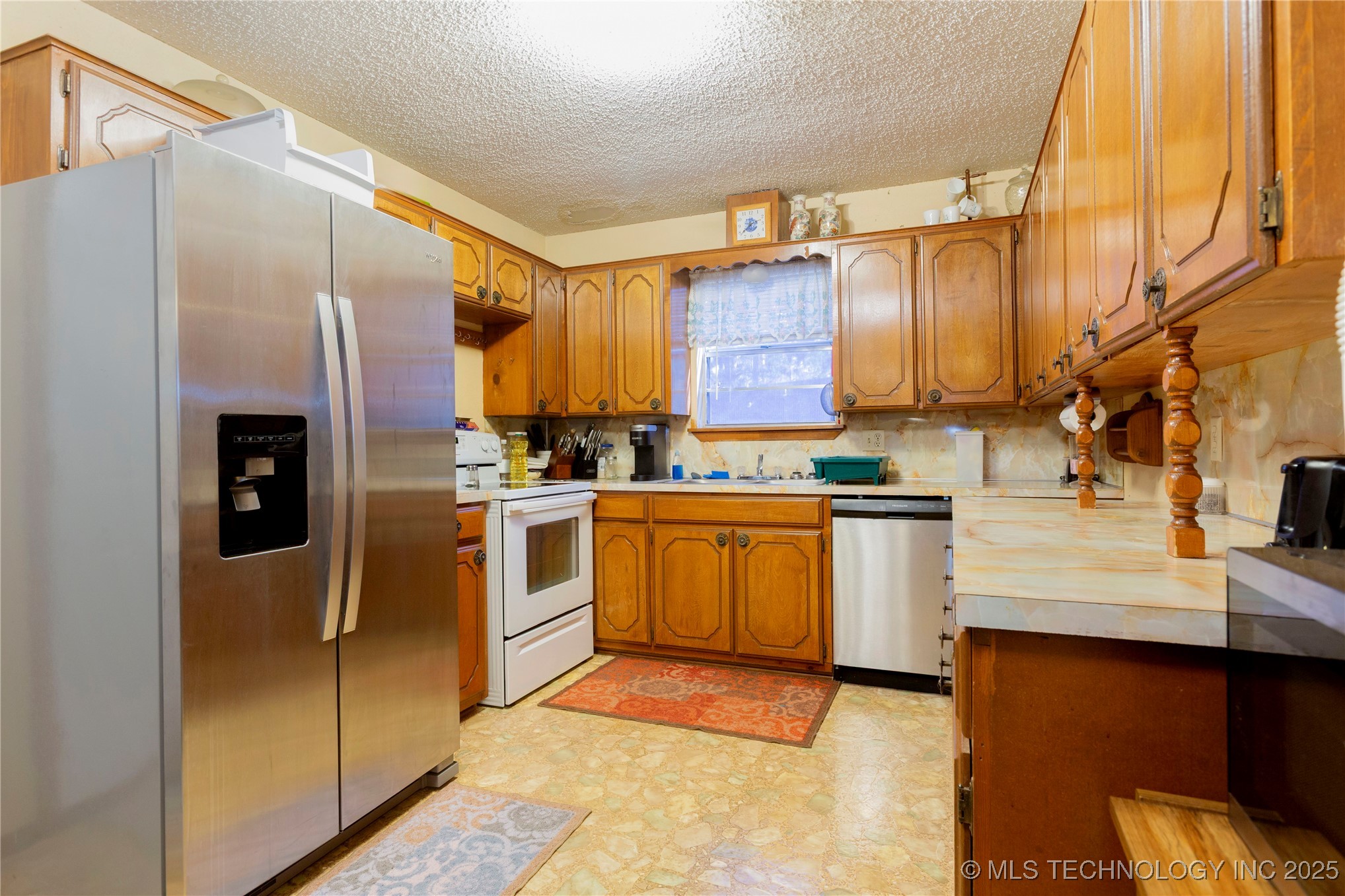 612 W Circle Drive Property Photo 3