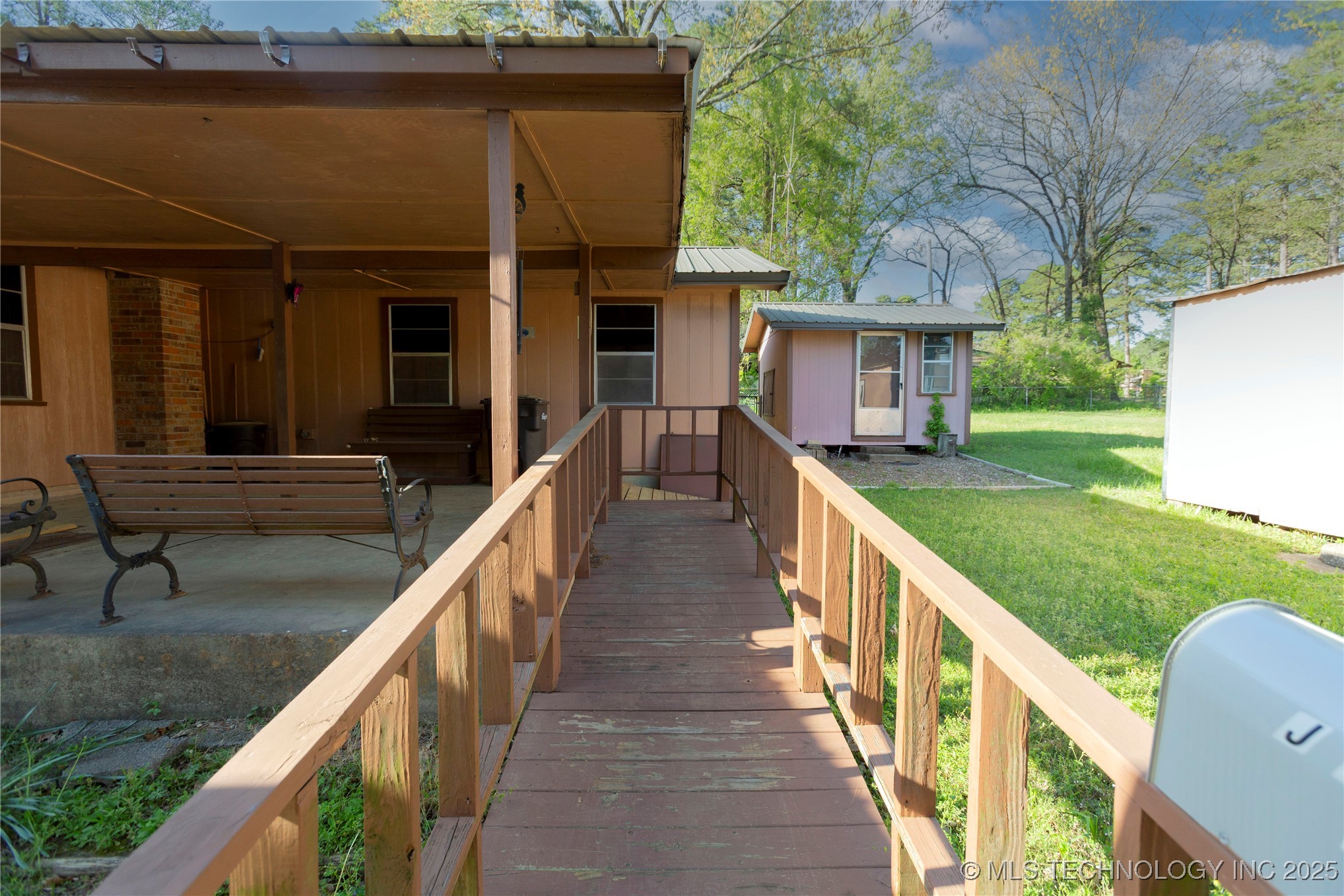 612 W Circle Drive Property Photo 6