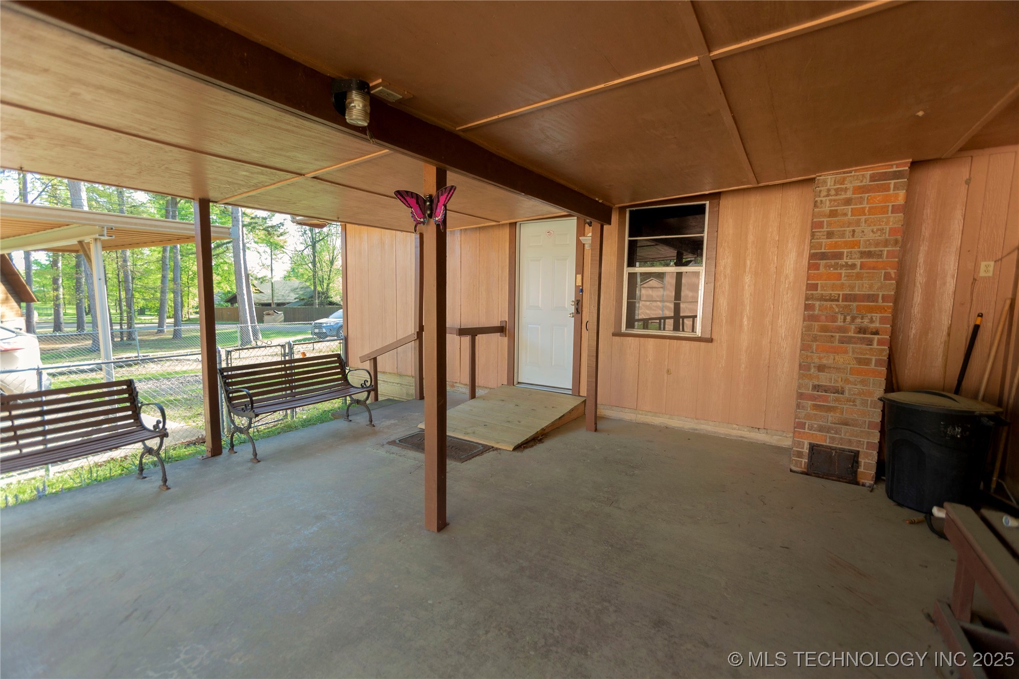 612 W Circle Drive Property Photo 7