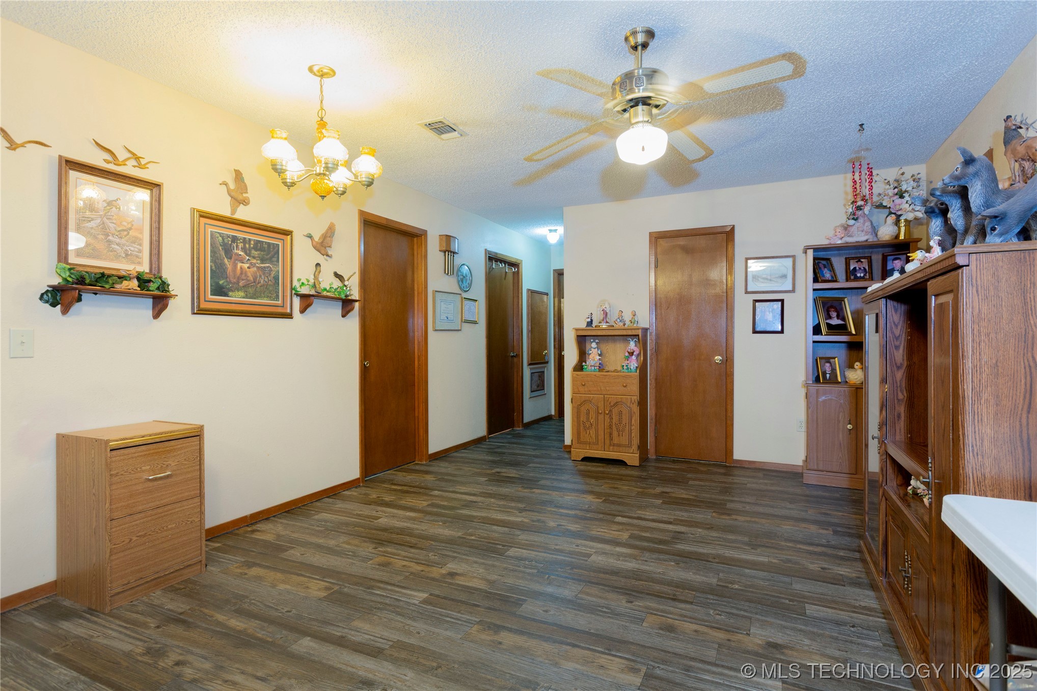 612 W Circle Drive Property Photo 8