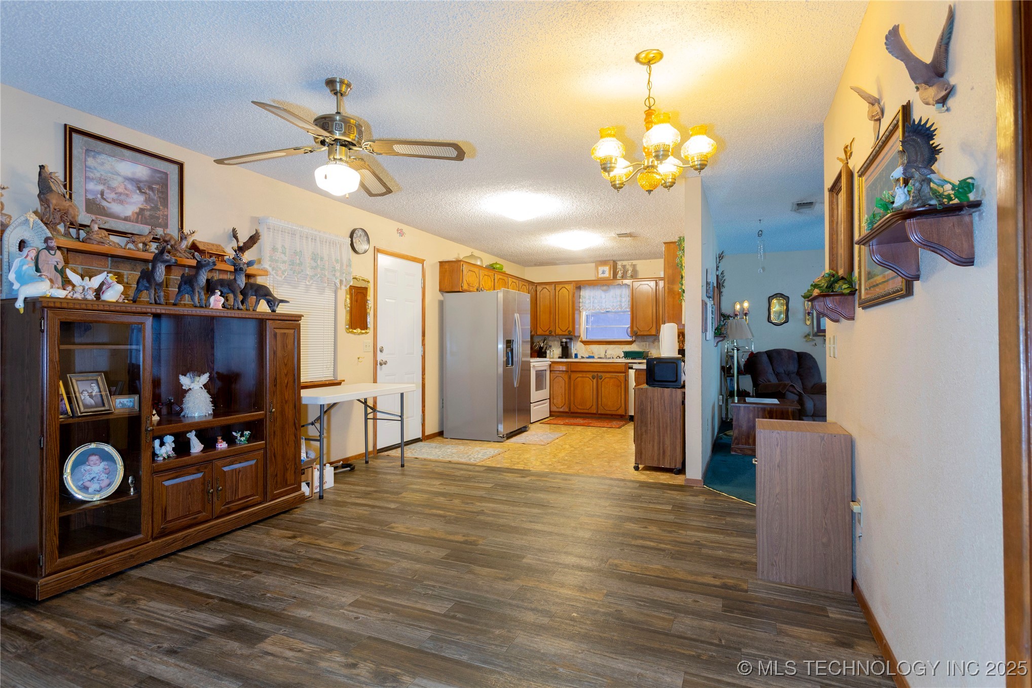 612 W Circle Drive Property Photo 9