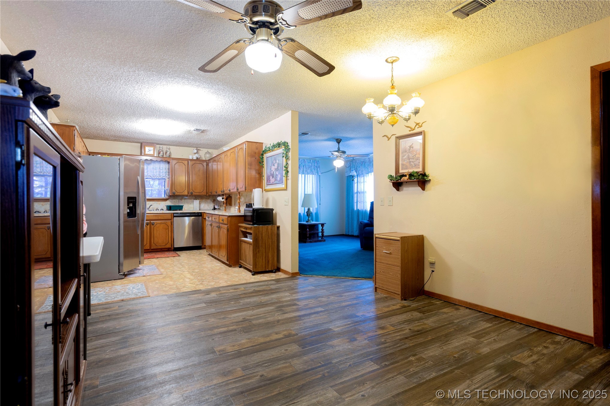 612 W Circle Drive Property Photo 12