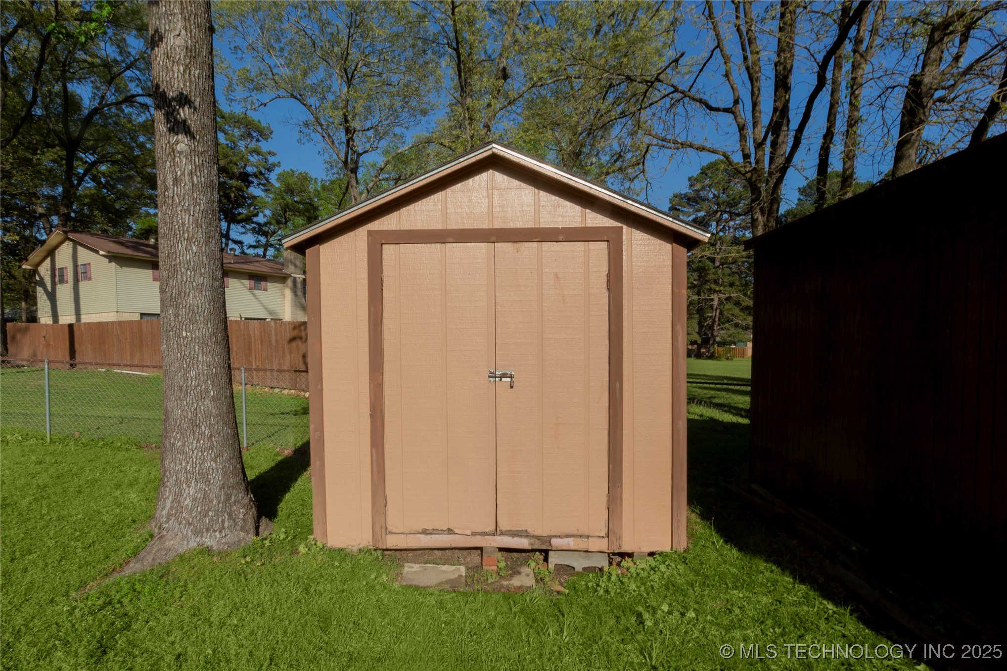 612 W Circle Drive Property Photo 31